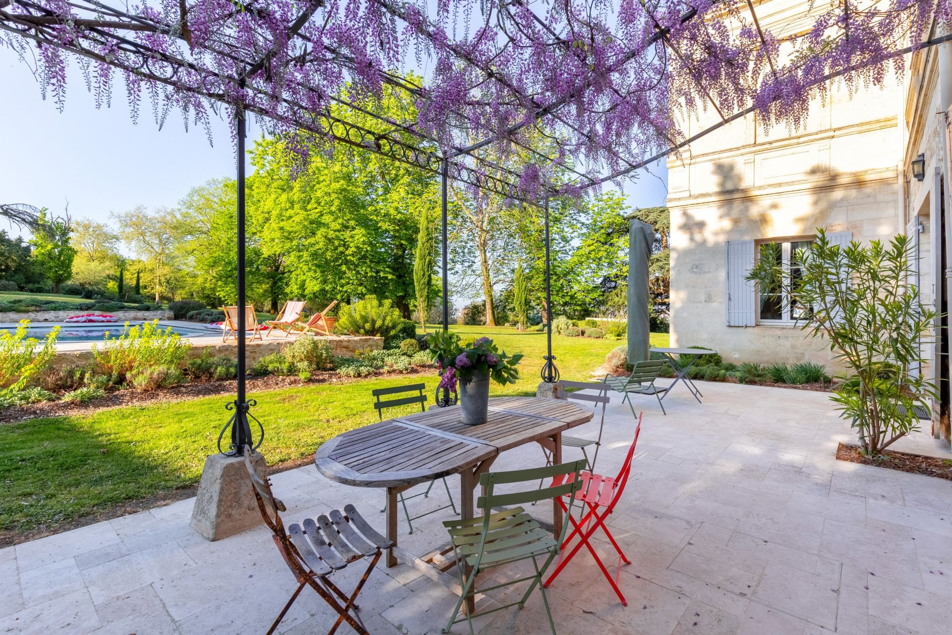 luxury property 12 Rooms for sale on BORDEAUX (33000)