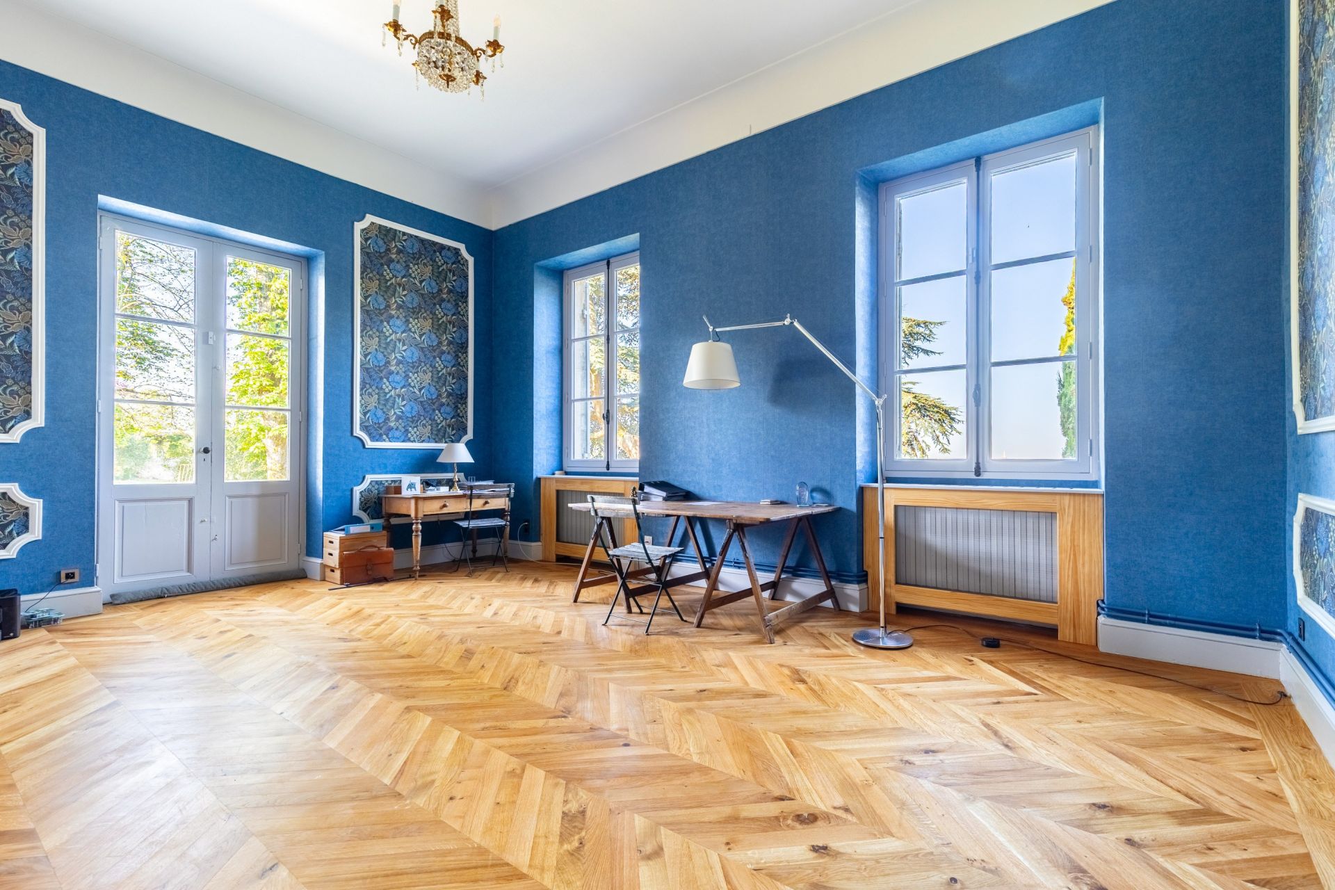 luxury property 12 Rooms for sale on BORDEAUX (33000)