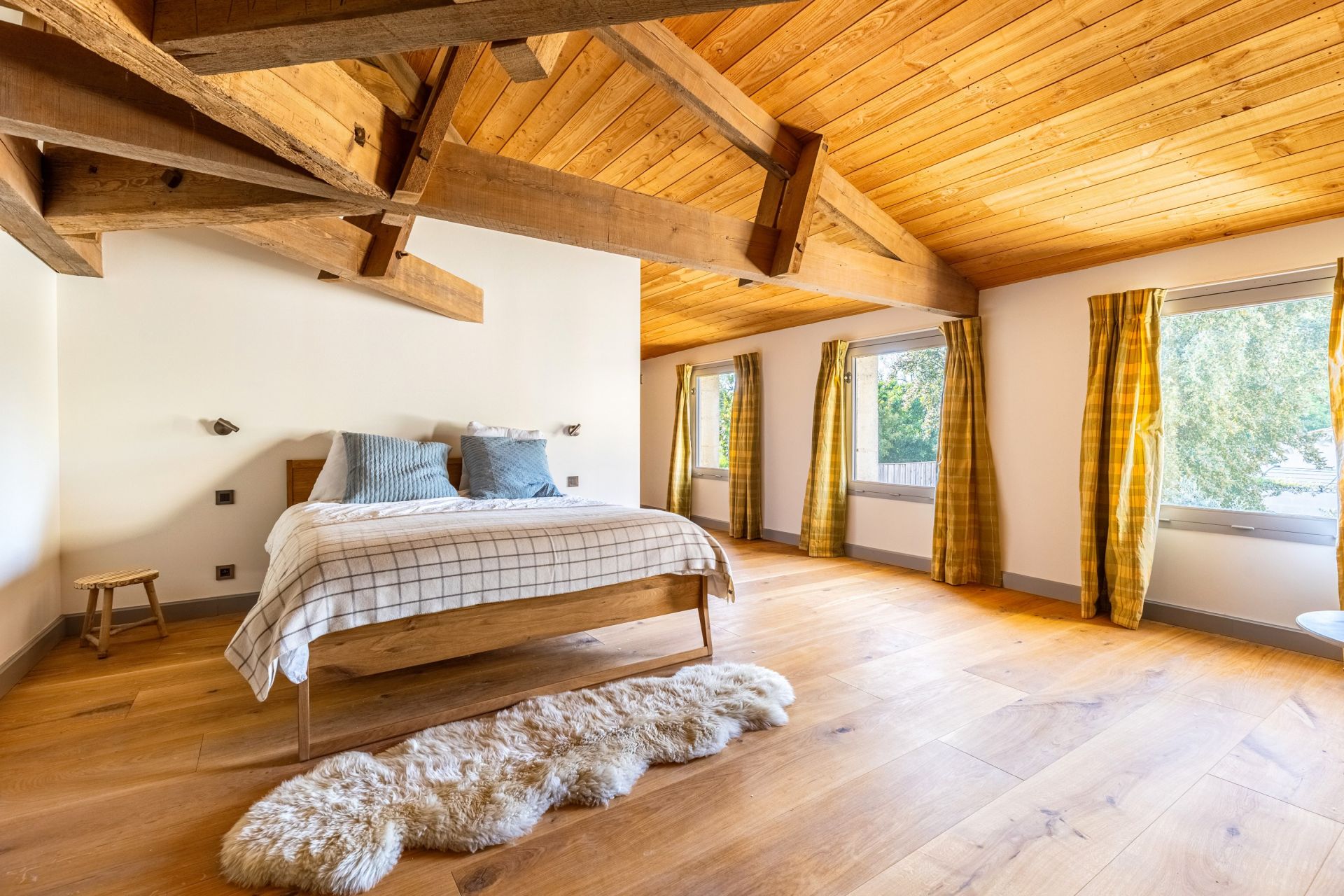 luxury property 12 Rooms for sale on BORDEAUX (33000)