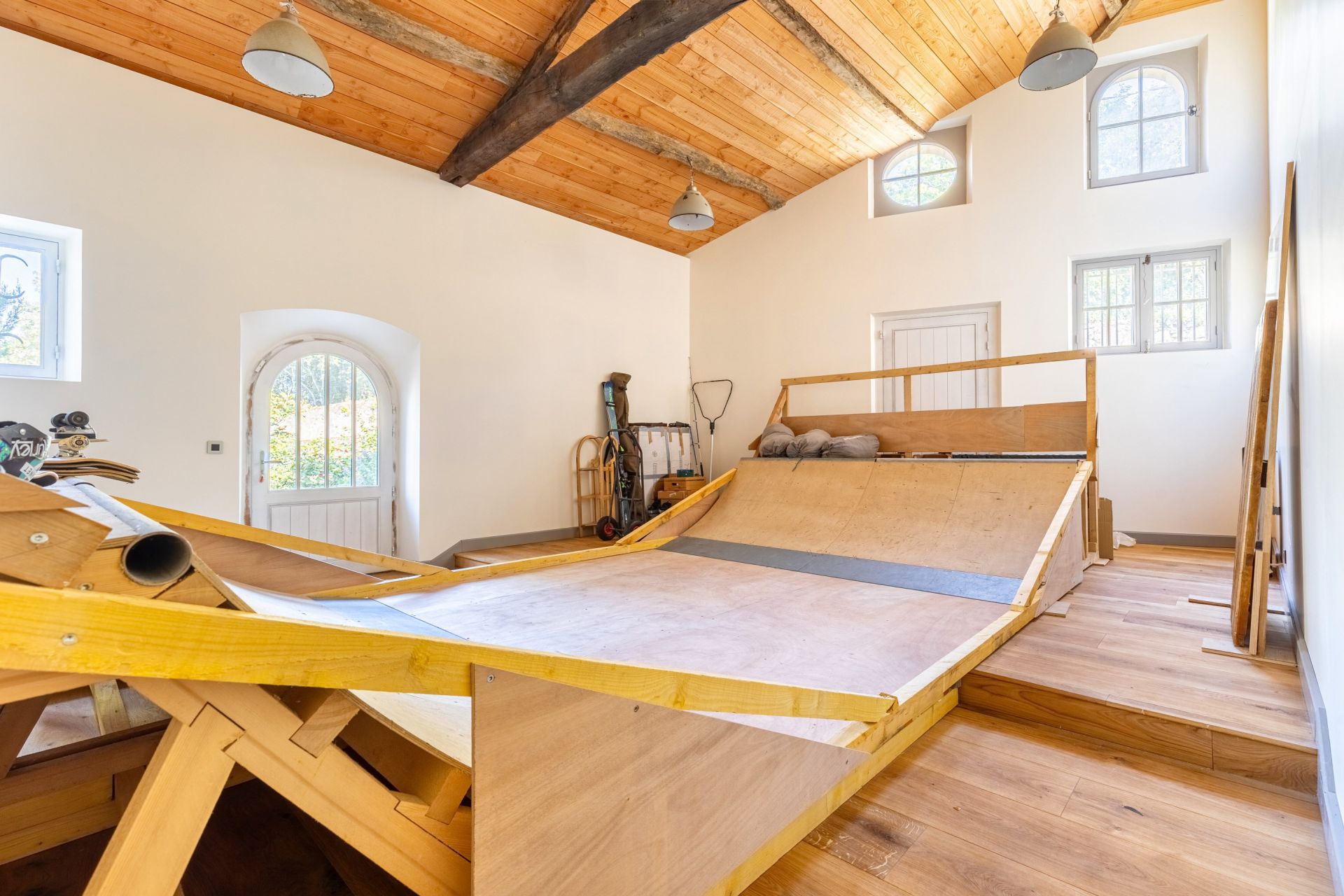 luxury property 12 Rooms for sale on BORDEAUX (33000)