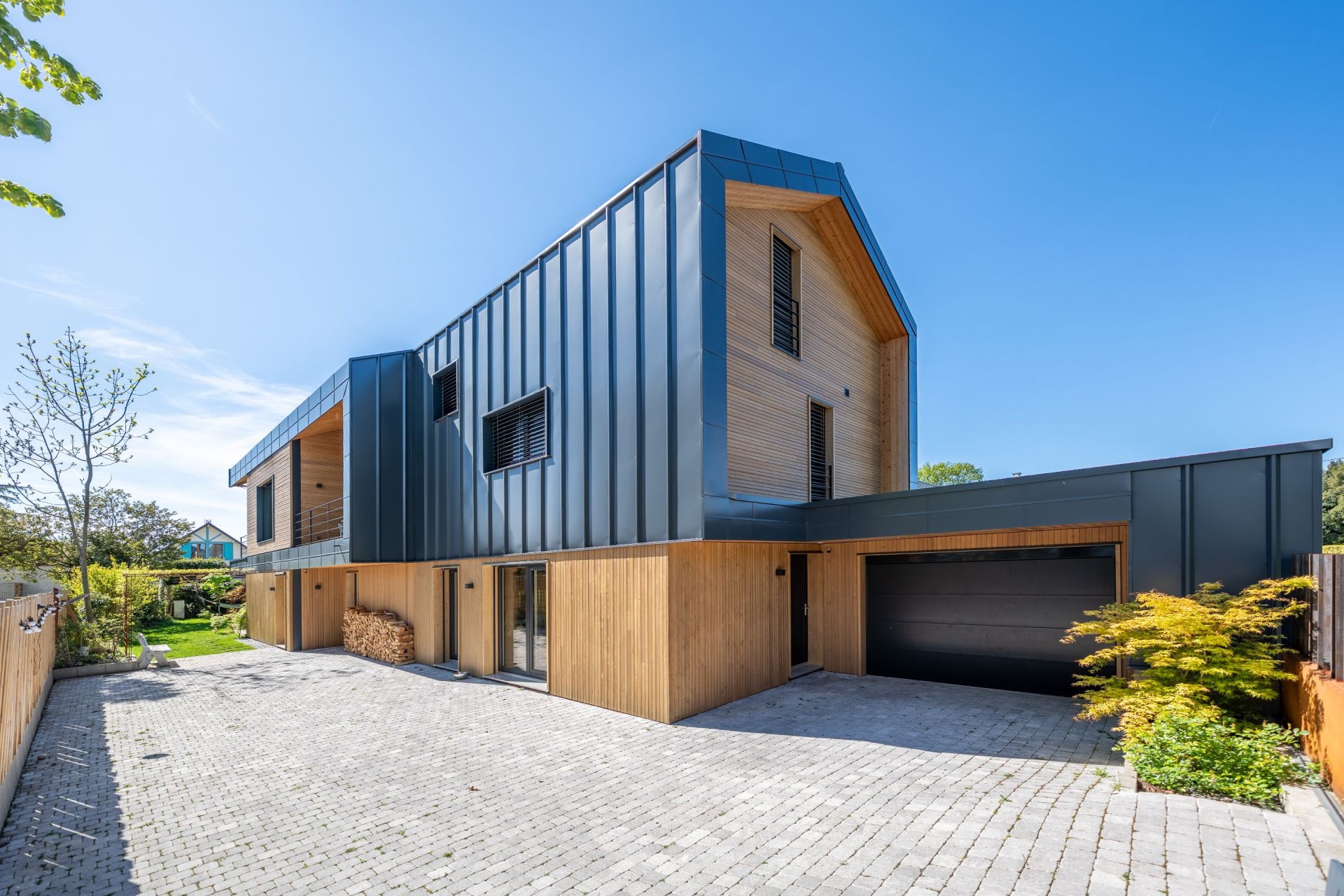 luxury house 9 Rooms for sale on THONON LES BAINS (74200)