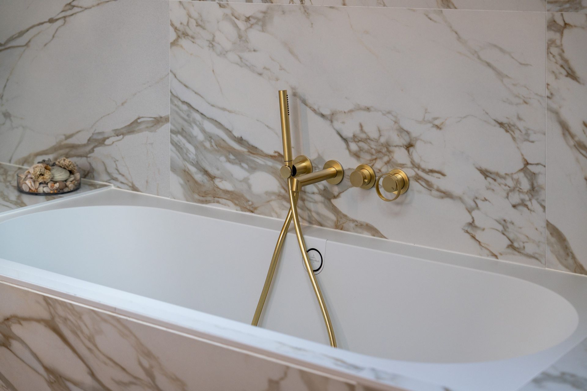 luxury house 9 Rooms for sale on THONON LES BAINS (74200)