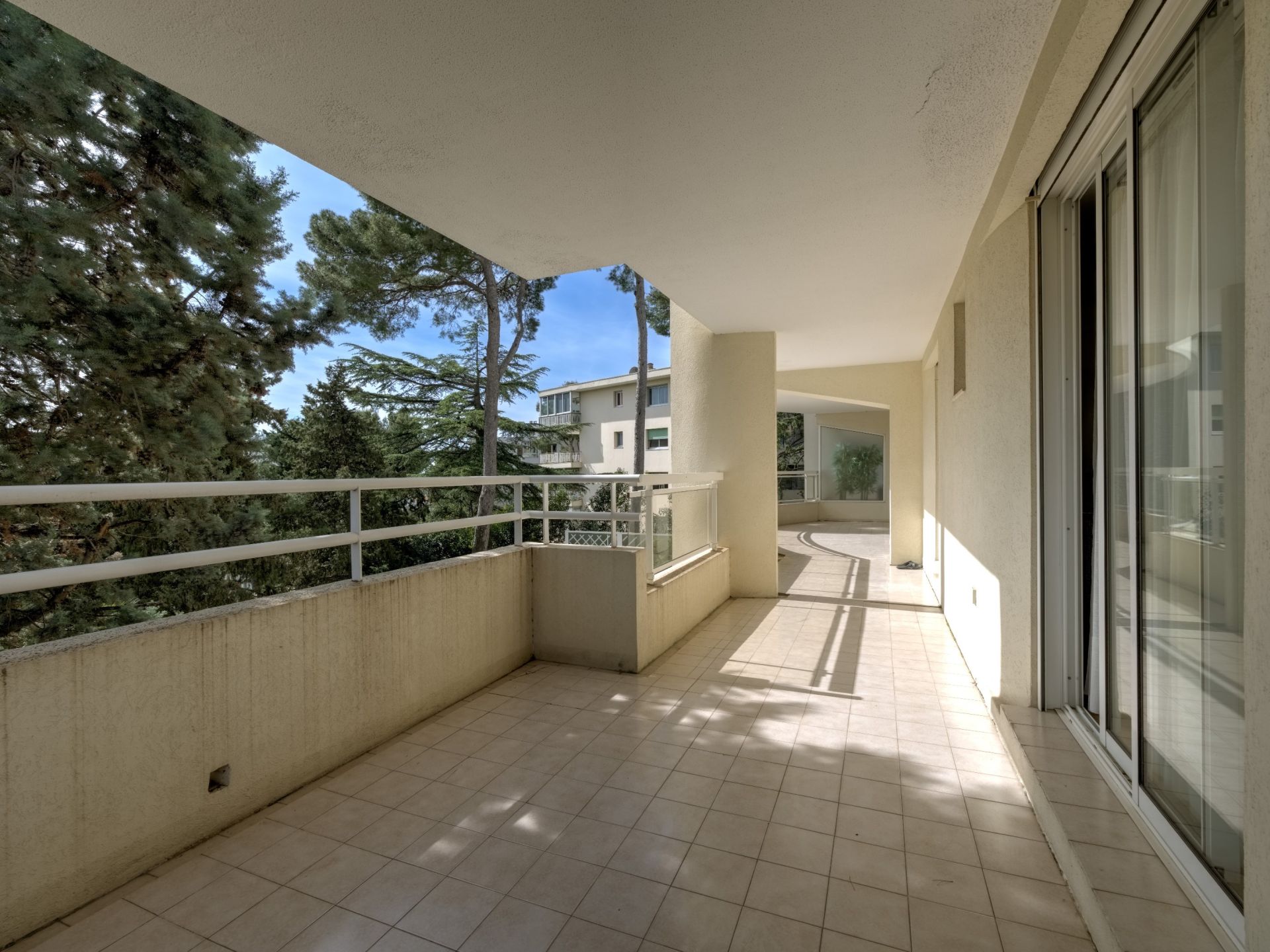 luxury apartment 3 Rooms for sale on LE CANNET (06110)