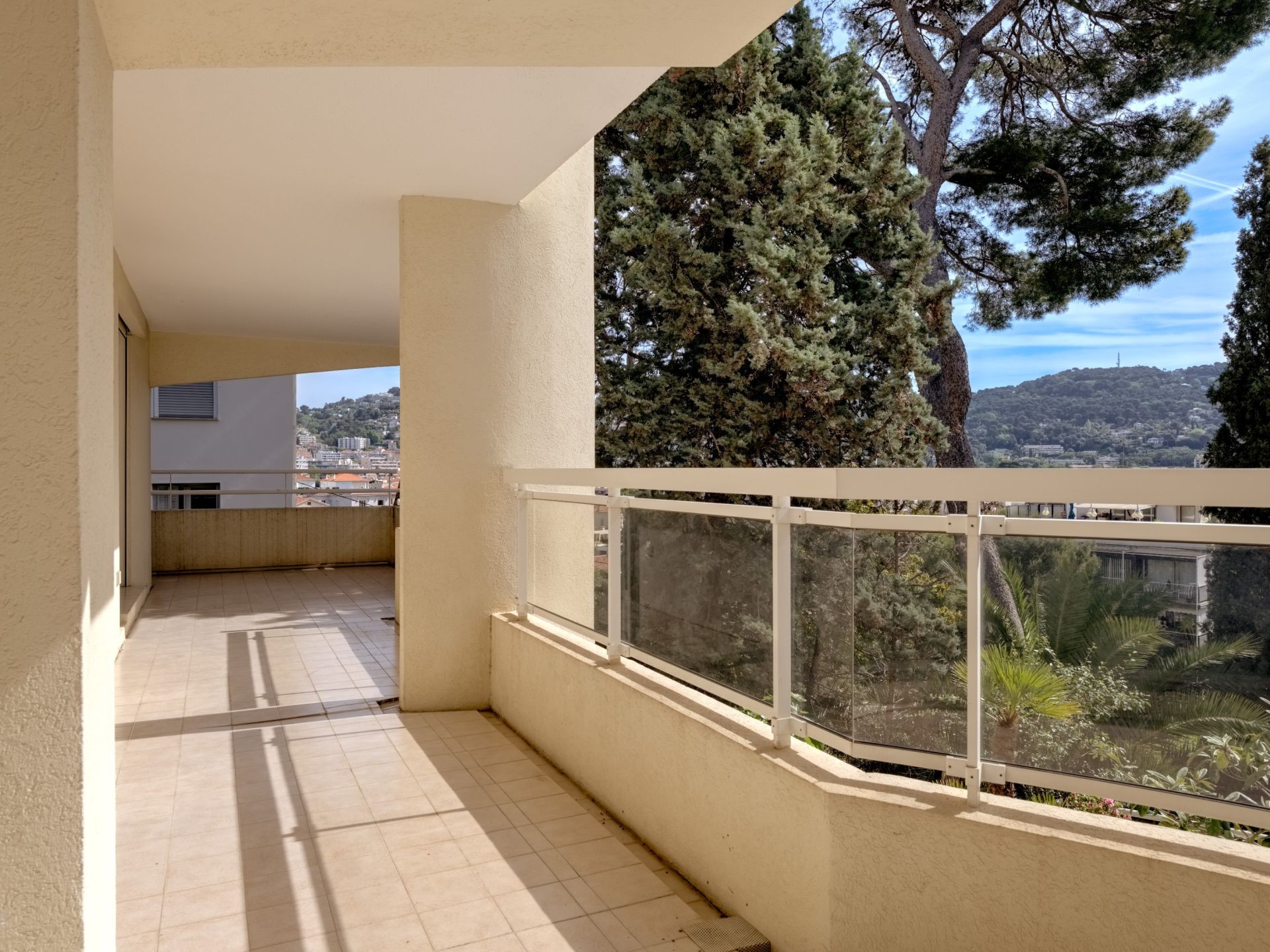 luxury apartment 3 Rooms for sale on LE CANNET (06110)