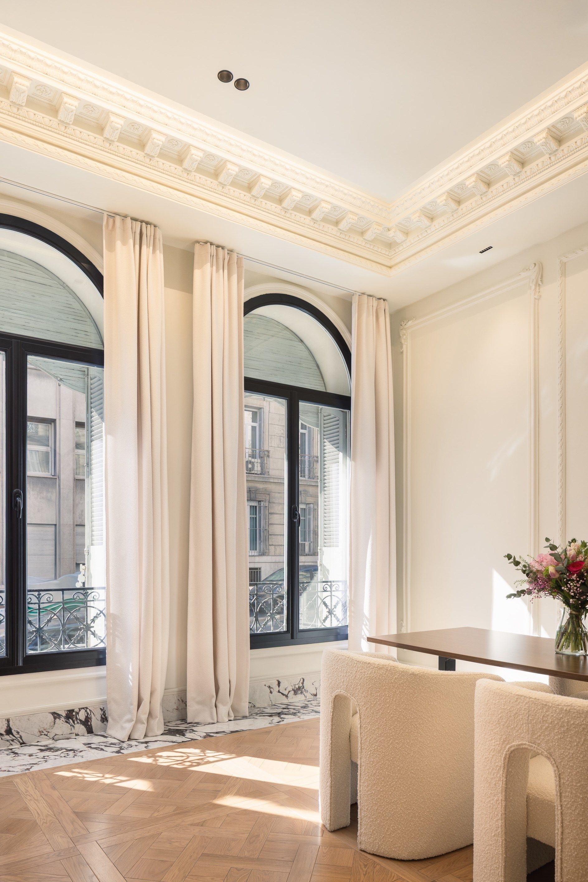 luxury apartment 6 Rooms for sale on MARSEILLE (13008)