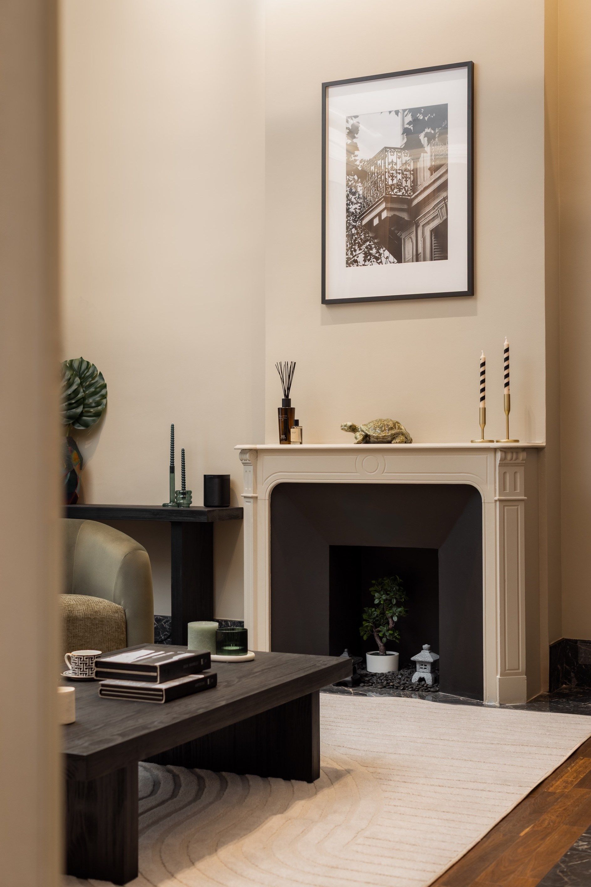 luxury apartment 6 Rooms for sale on MARSEILLE (13008)