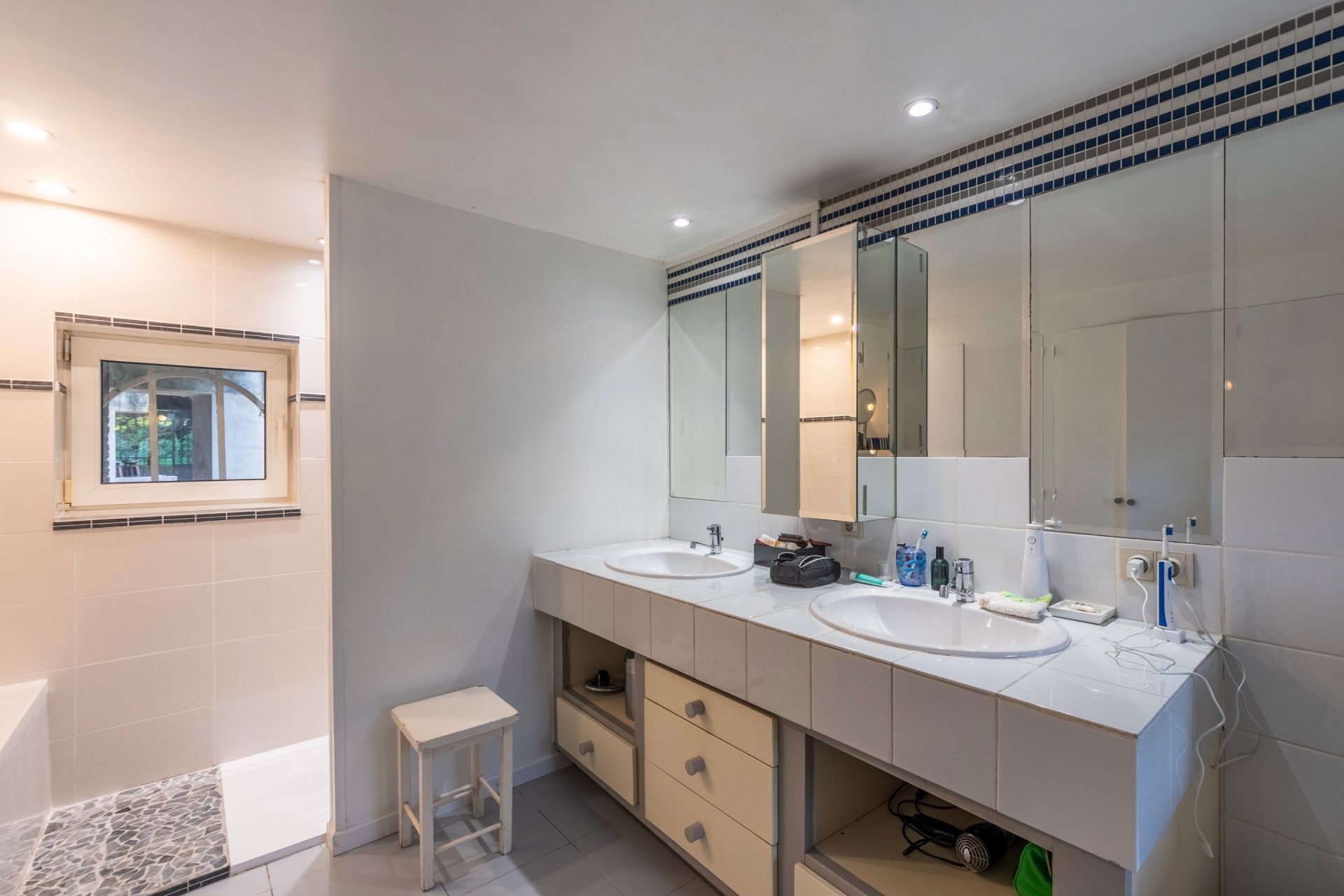 luxury house 17 Rooms for sale on BONDUES (59910)