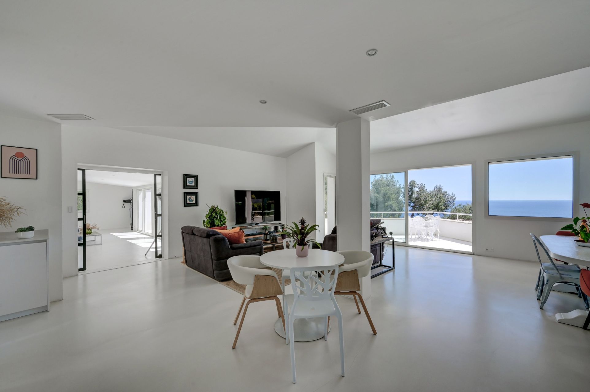 luxury house 8 Rooms for sale on ENSUES LA REDONNE (13820)