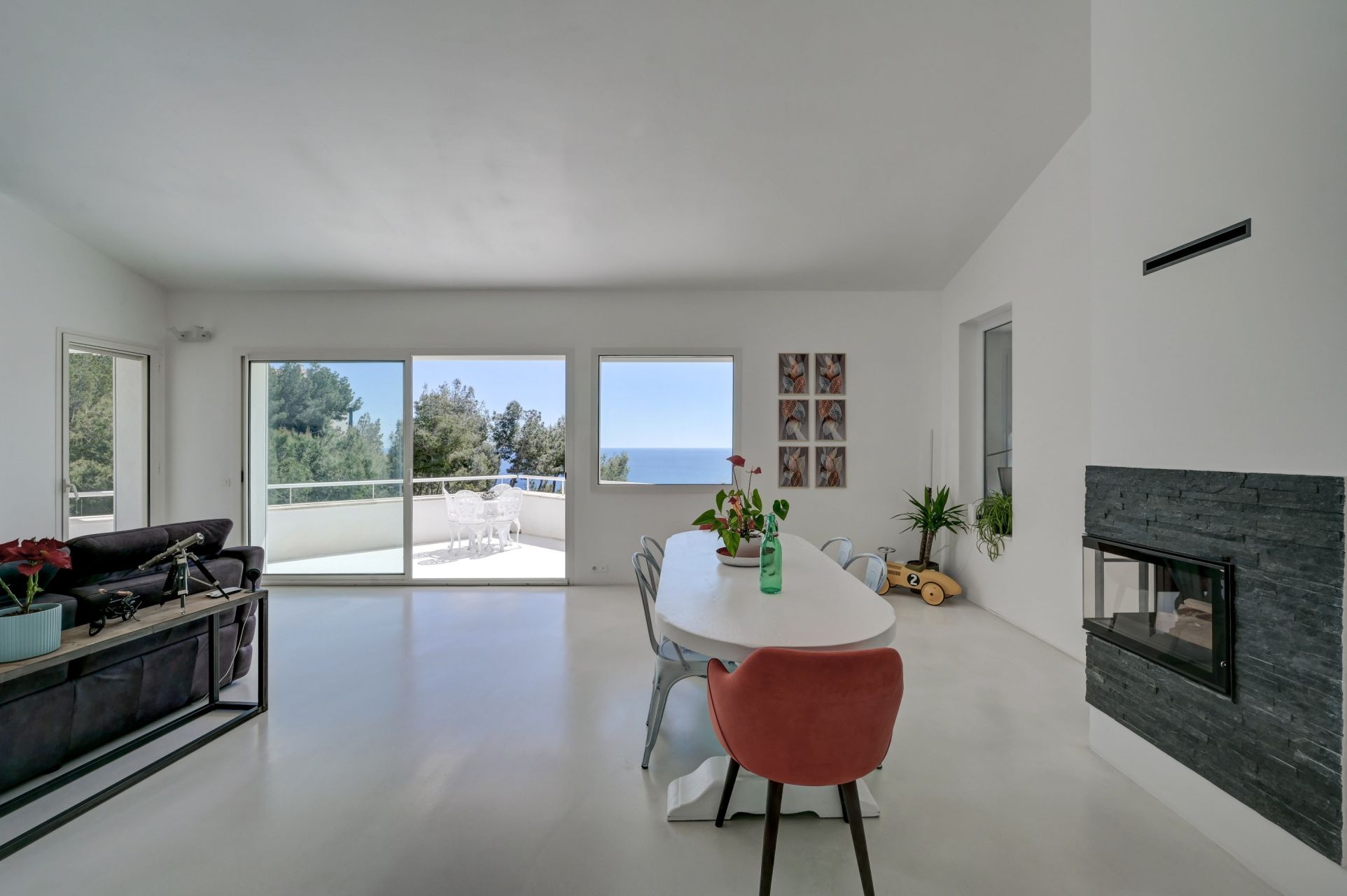 luxury house 8 Rooms for sale on ENSUES LA REDONNE (13820)