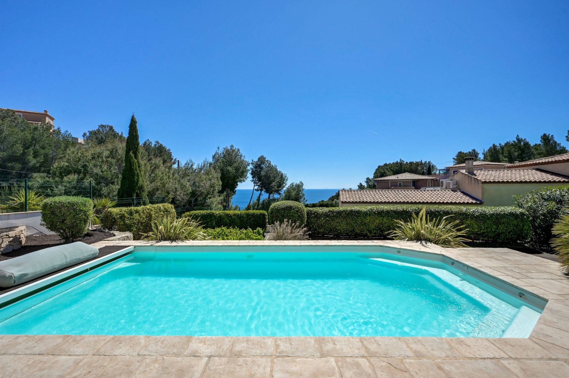 luxury house 8 Rooms for sale on ENSUES LA REDONNE (13820)