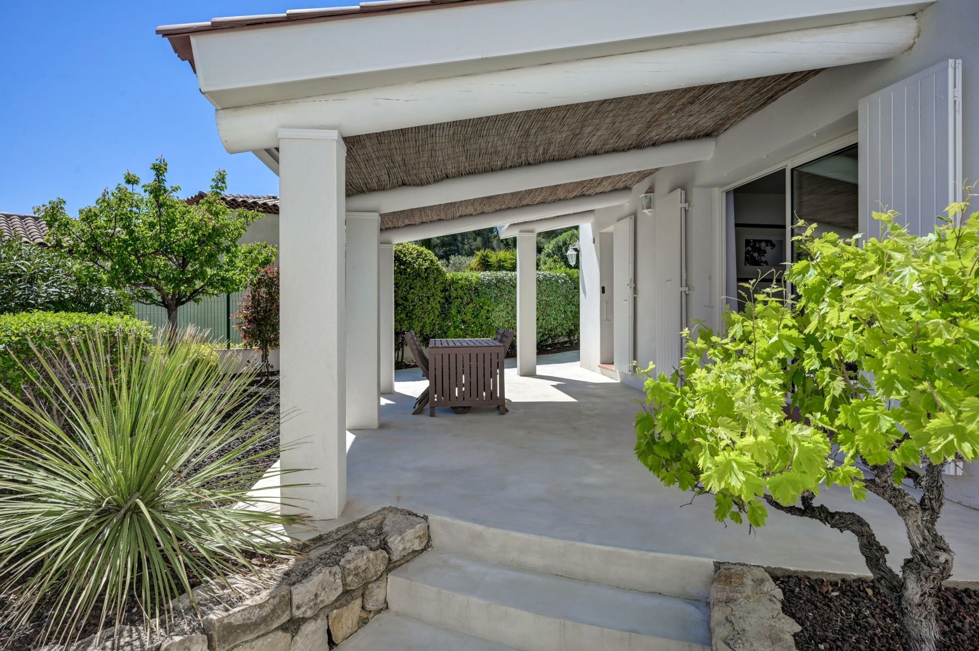 luxury house 8 Rooms for sale on ENSUES LA REDONNE (13820)