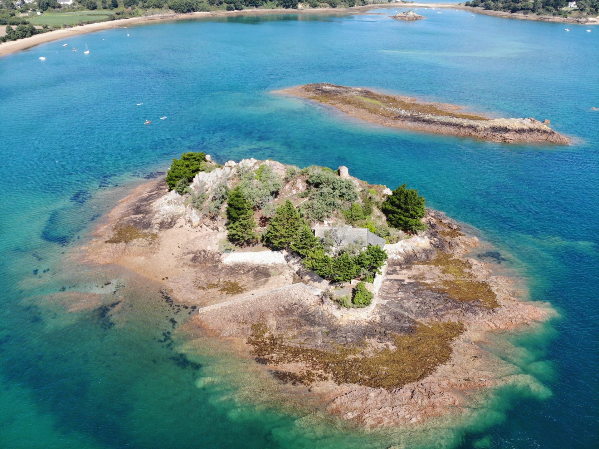 île privée en location saisonnière sur LEZARDRIEUX (22740)