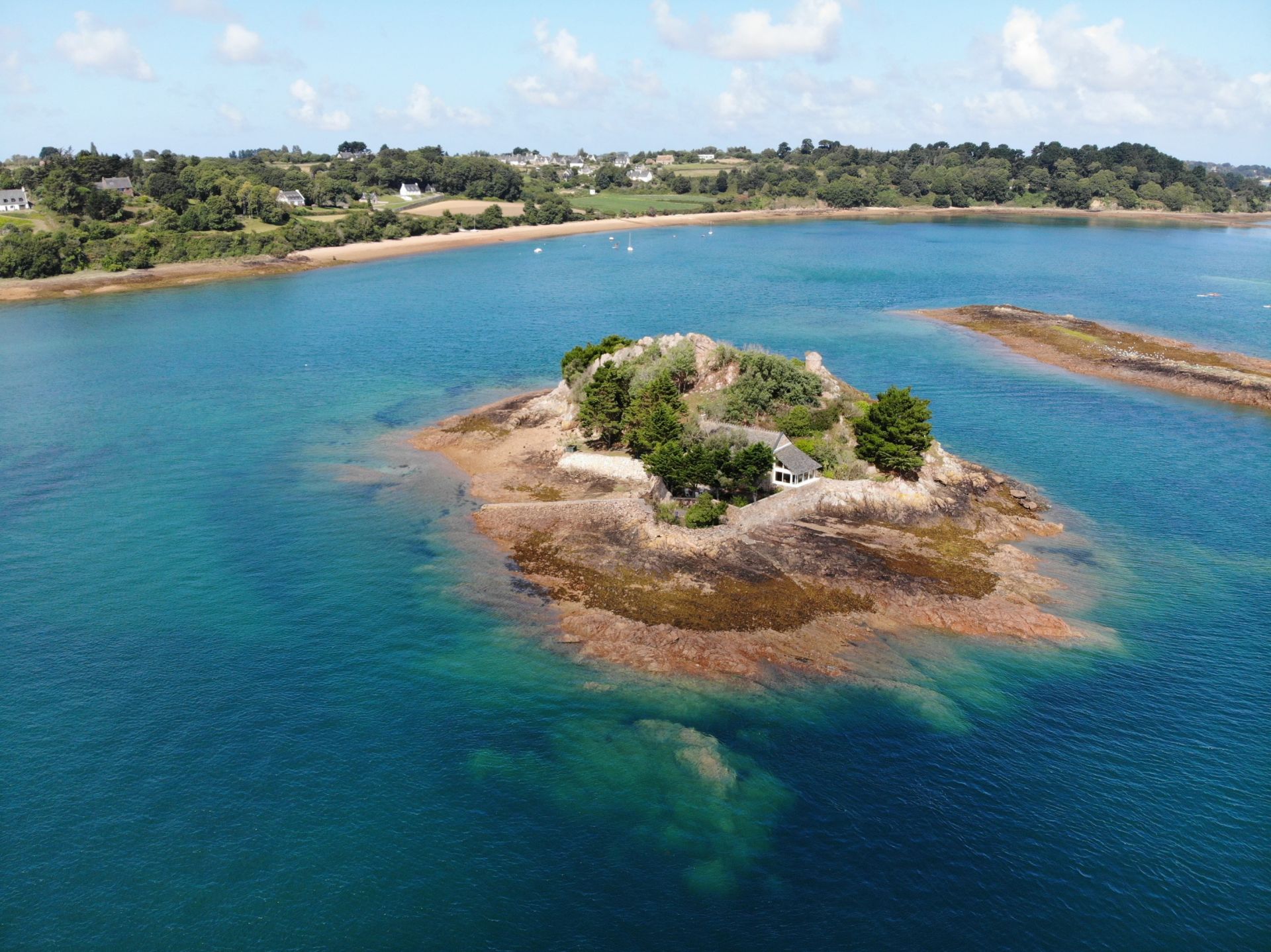 île privée en location saisonnière sur LEZARDRIEUX (22740)