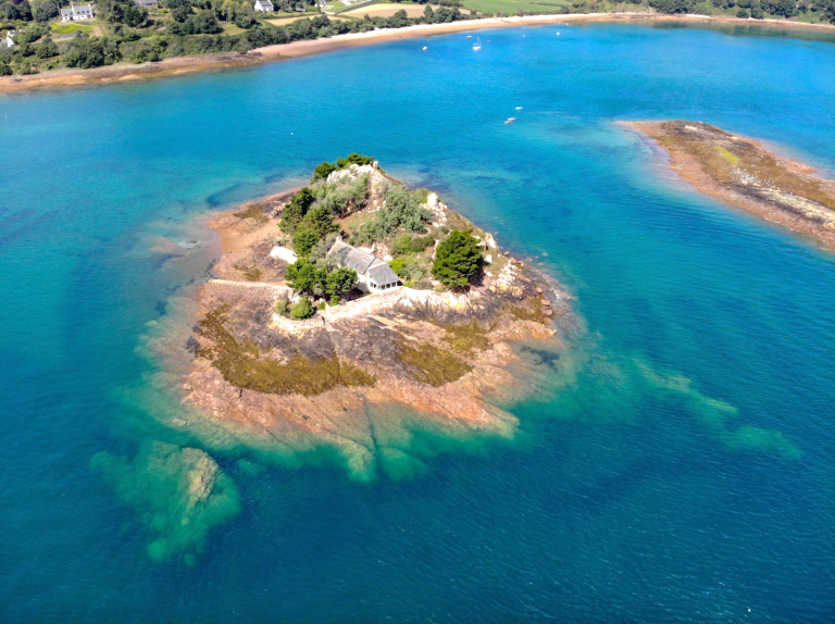 île privée en location saisonnière sur LEZARDRIEUX (22740)