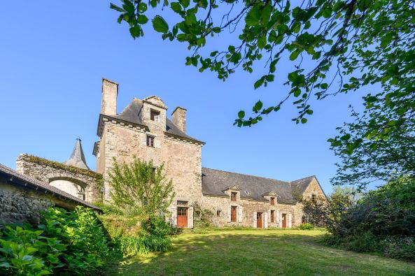 Sale Manor house Treffléan 9 Rooms 222 m²