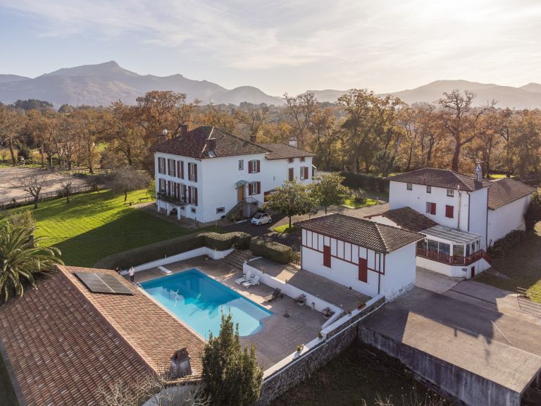 equestrian property 18 Rooms for sale on URRUGNE (64122)