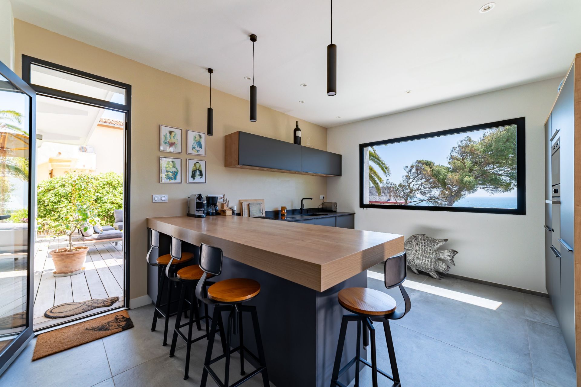 luxury house 5 Rooms for sale on SETE (34200)