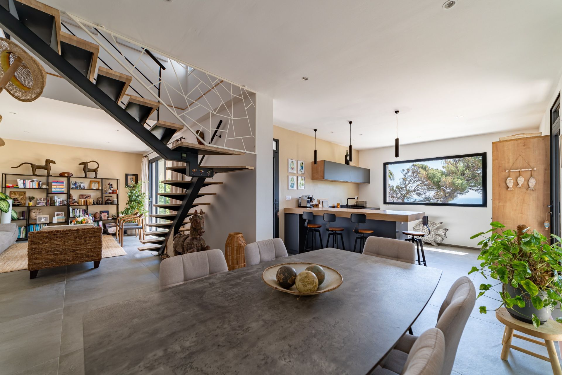 luxury house 5 Rooms for sale on SETE (34200)