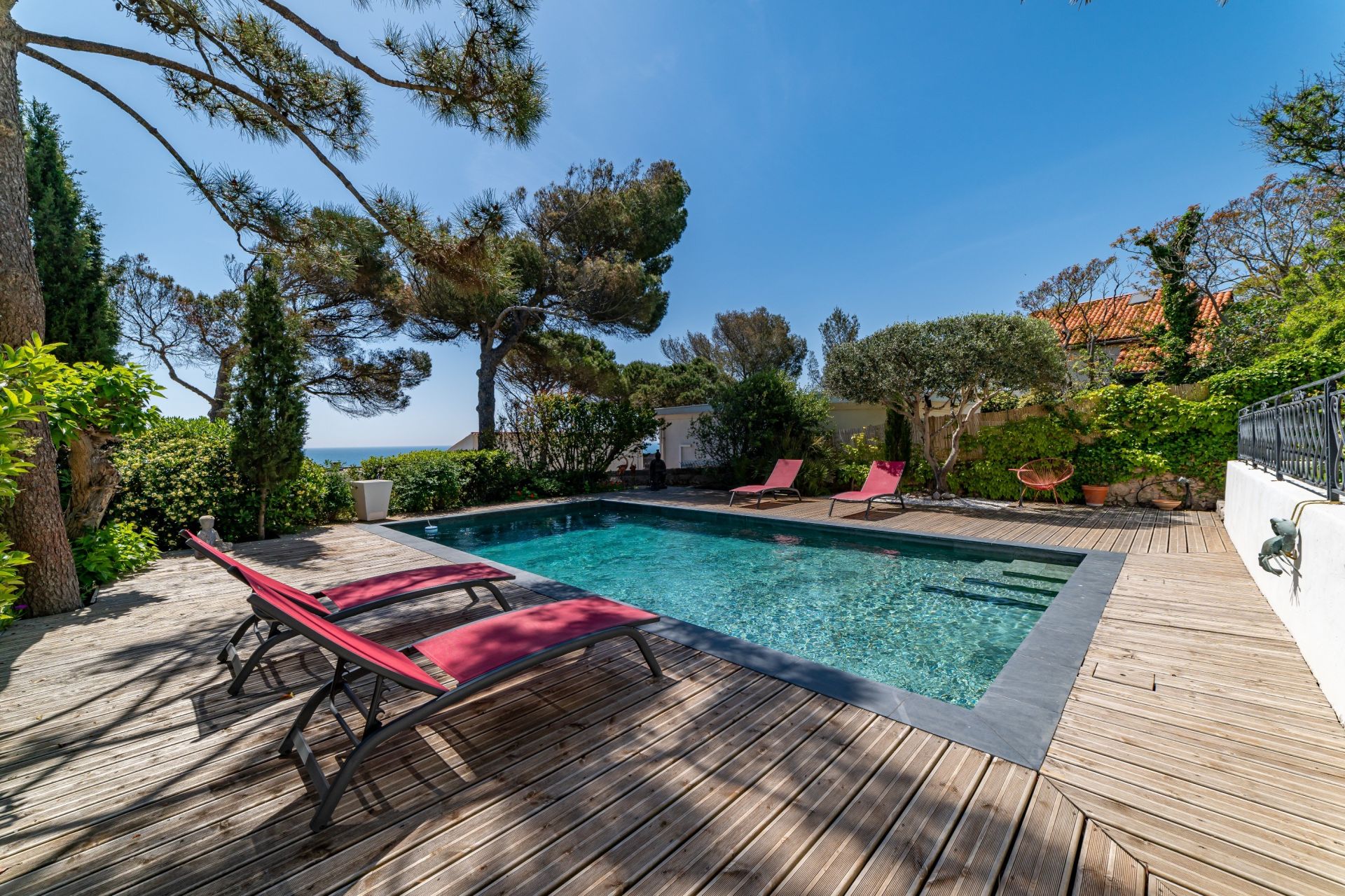 luxury house 5 Rooms for sale on SETE (34200)