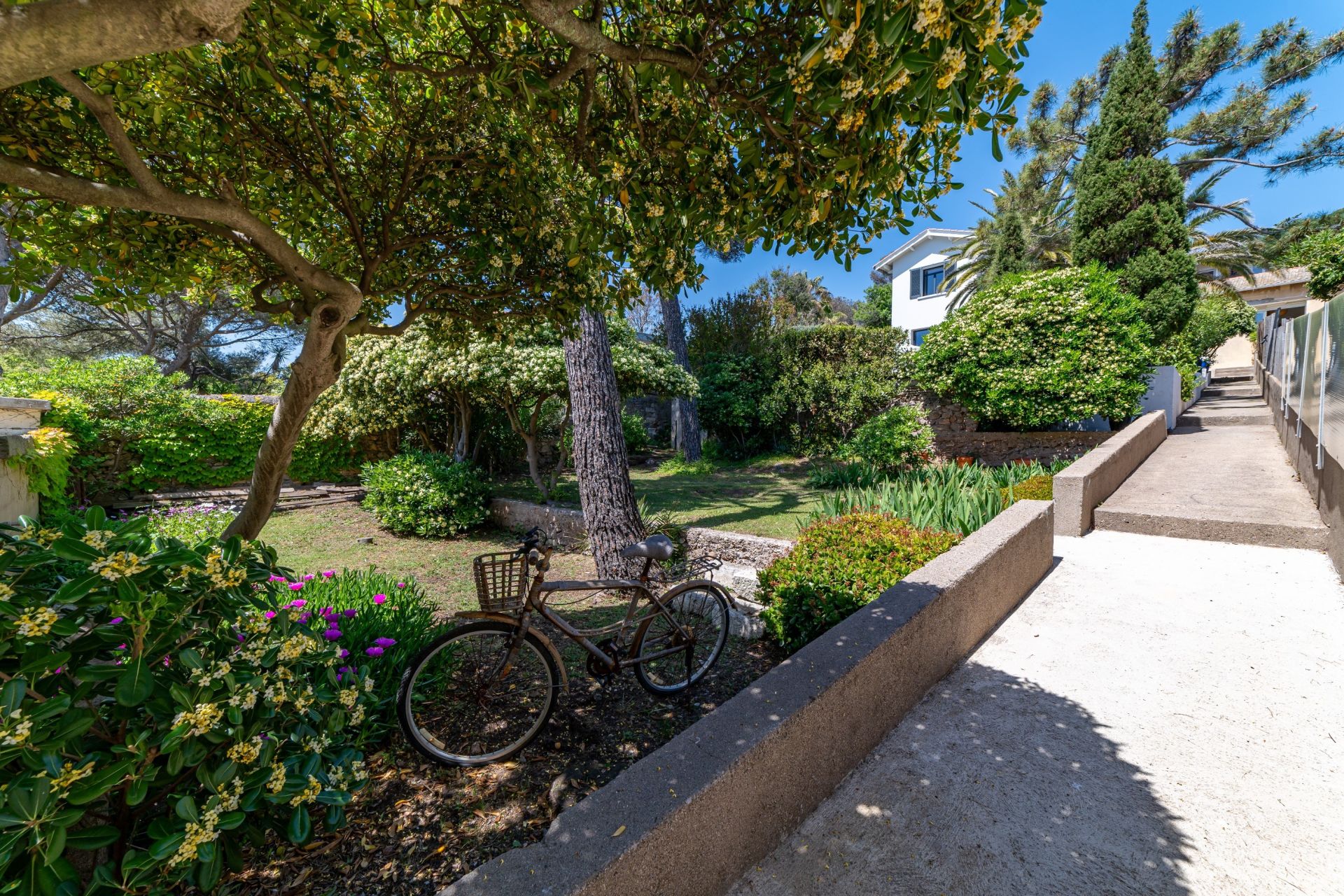 luxury house 5 Rooms for sale on SETE (34200)