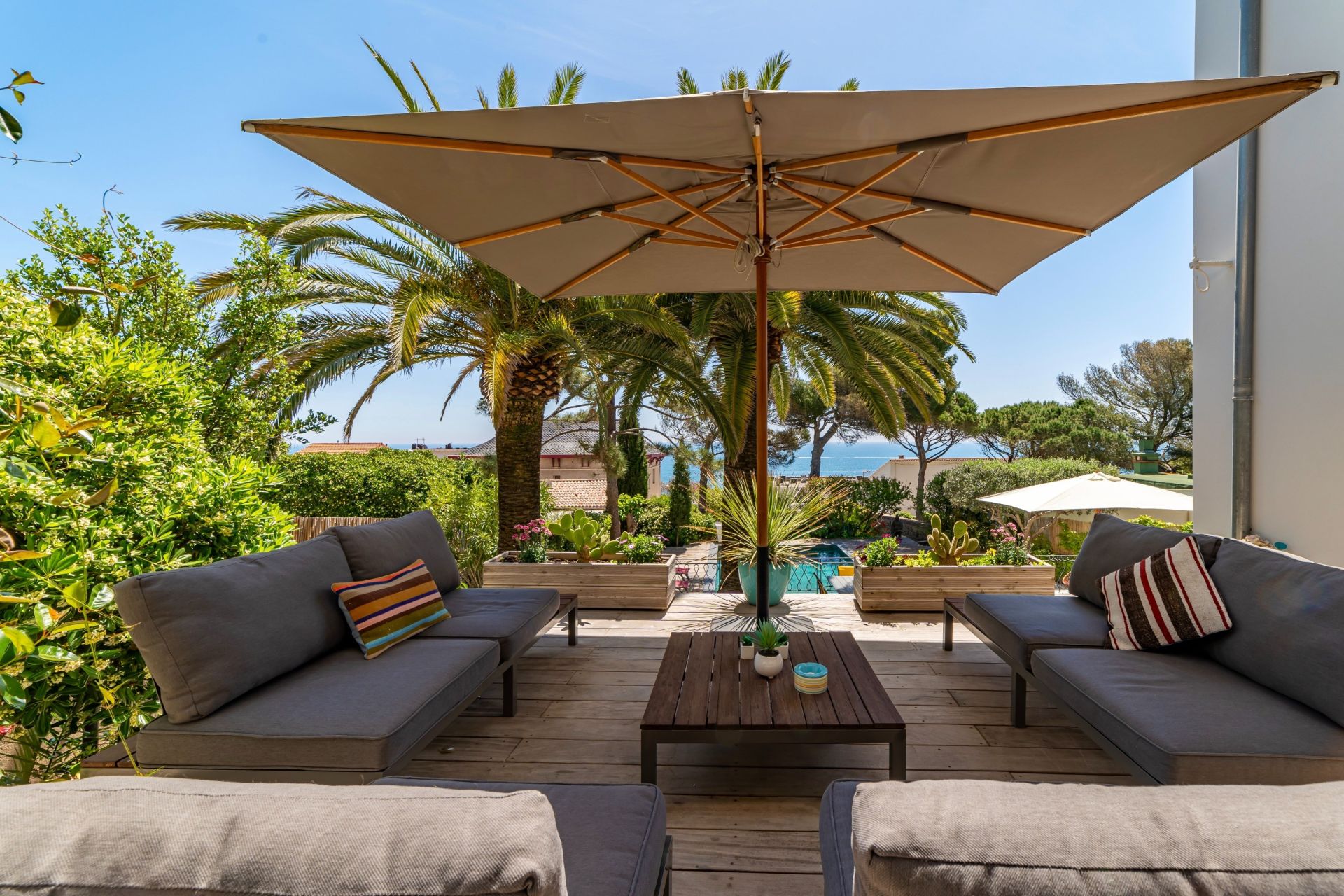 luxury house 5 Rooms for sale on SETE (34200)