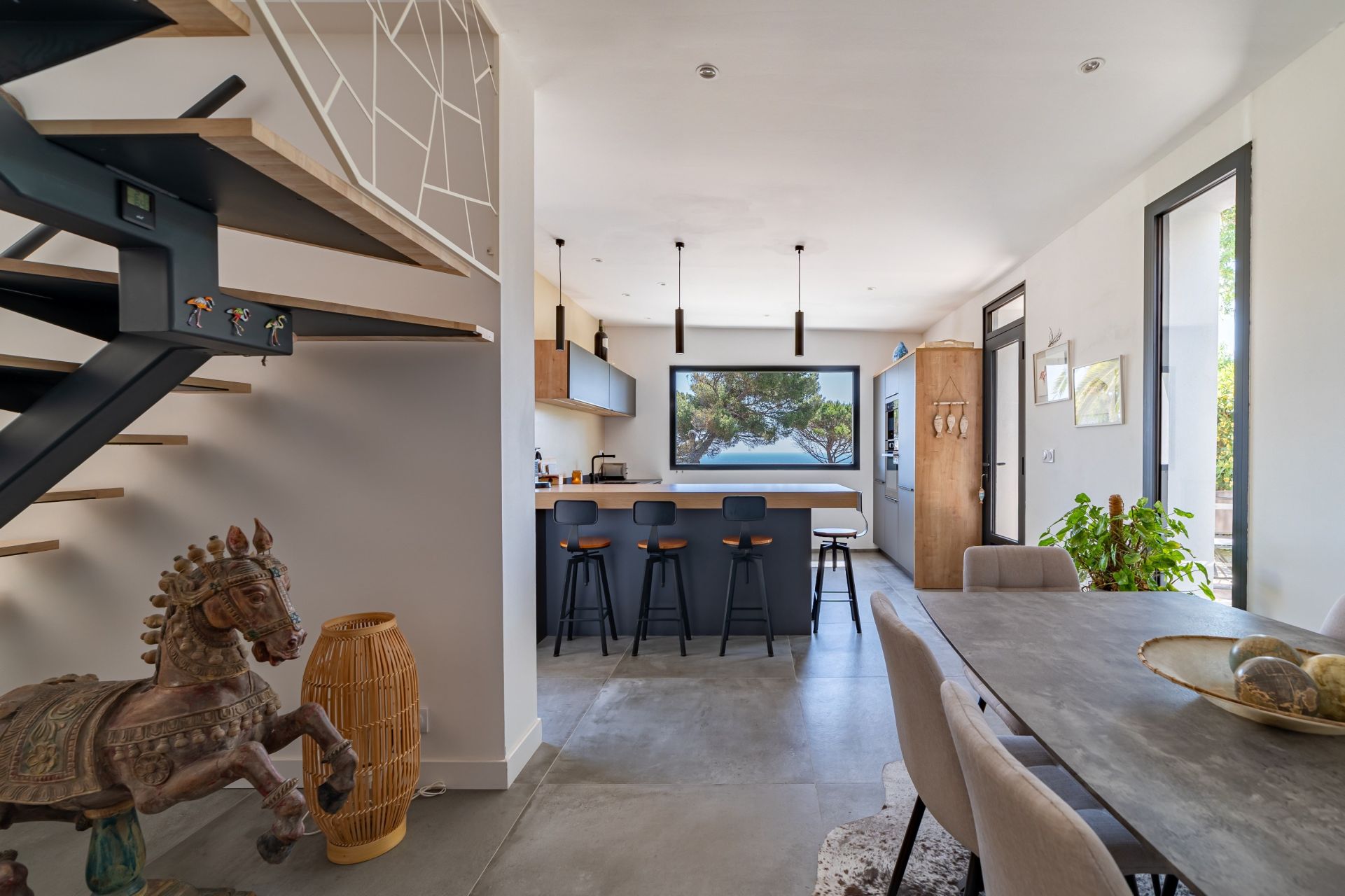 luxury house 5 Rooms for sale on SETE (34200)