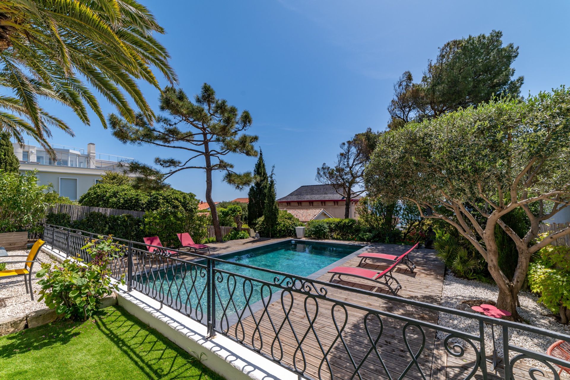 luxury house 5 Rooms for sale on SETE (34200)