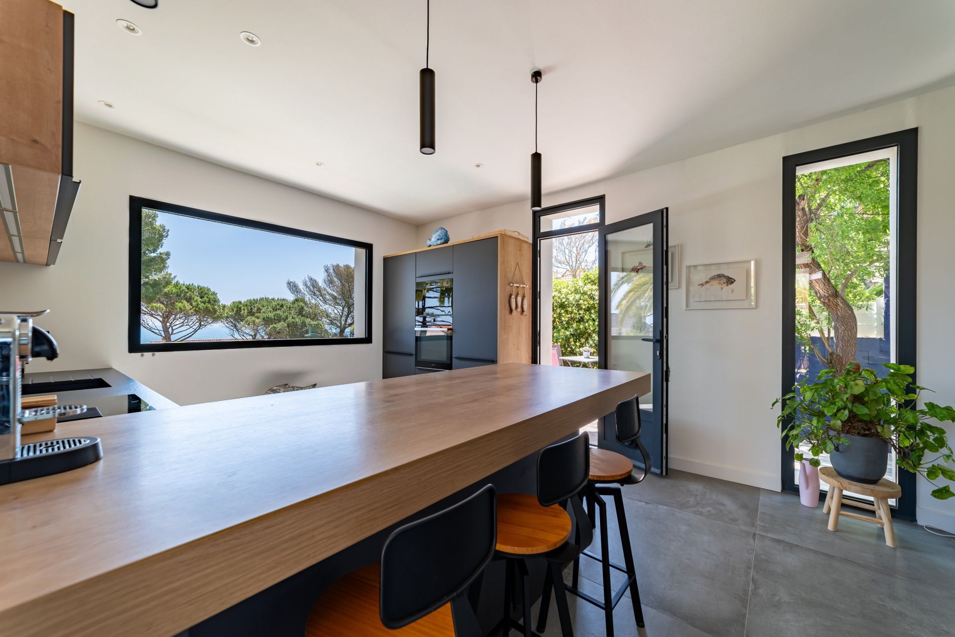 luxury house 5 Rooms for sale on SETE (34200)