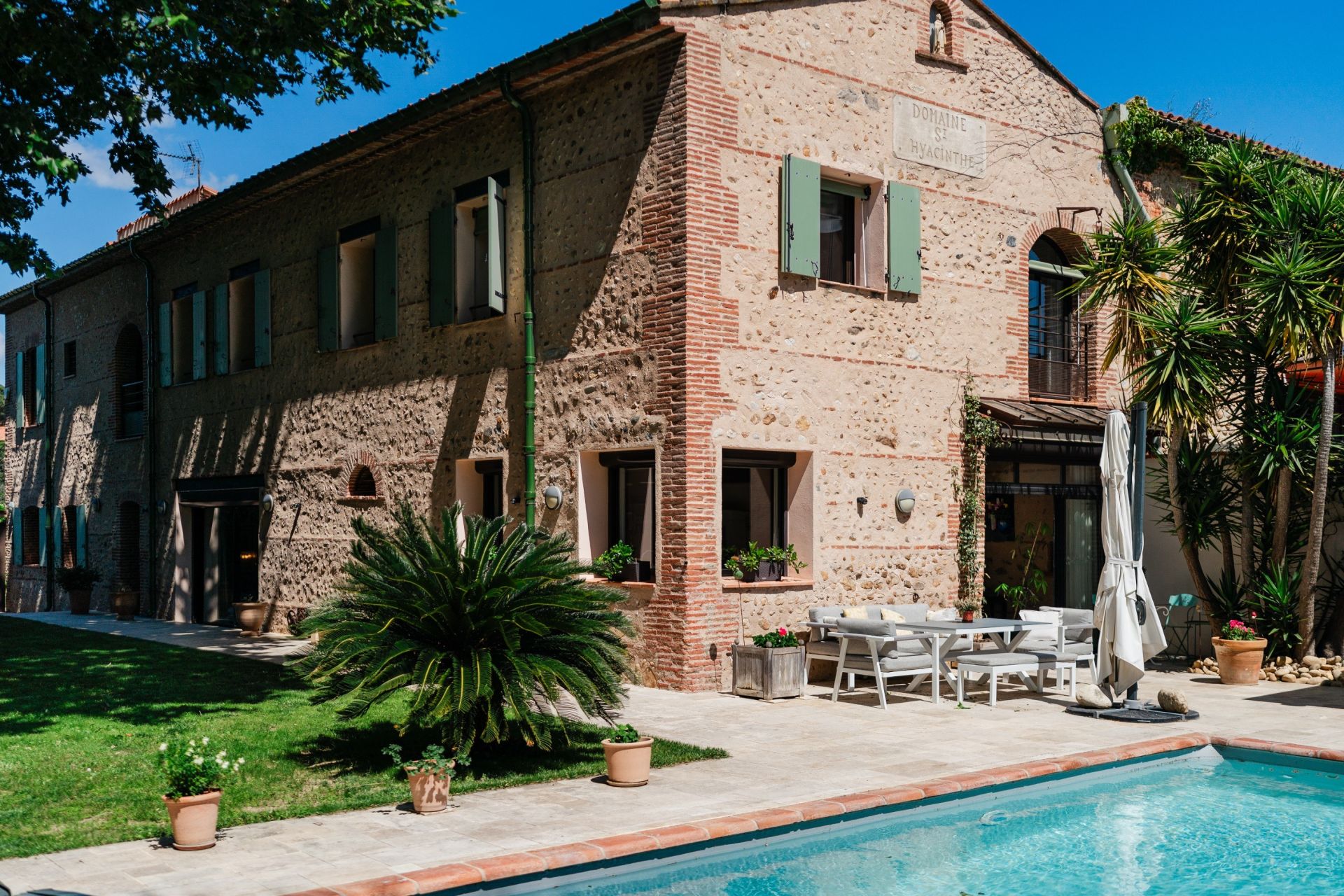 luxury house 6 Rooms for sale on CABESTANY (66330)