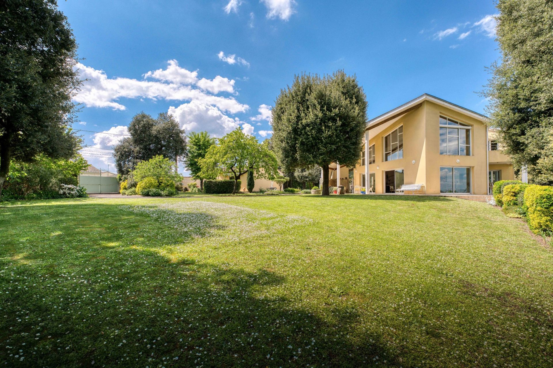 architect's house 7 Rooms for sale on COGNAC (16100)