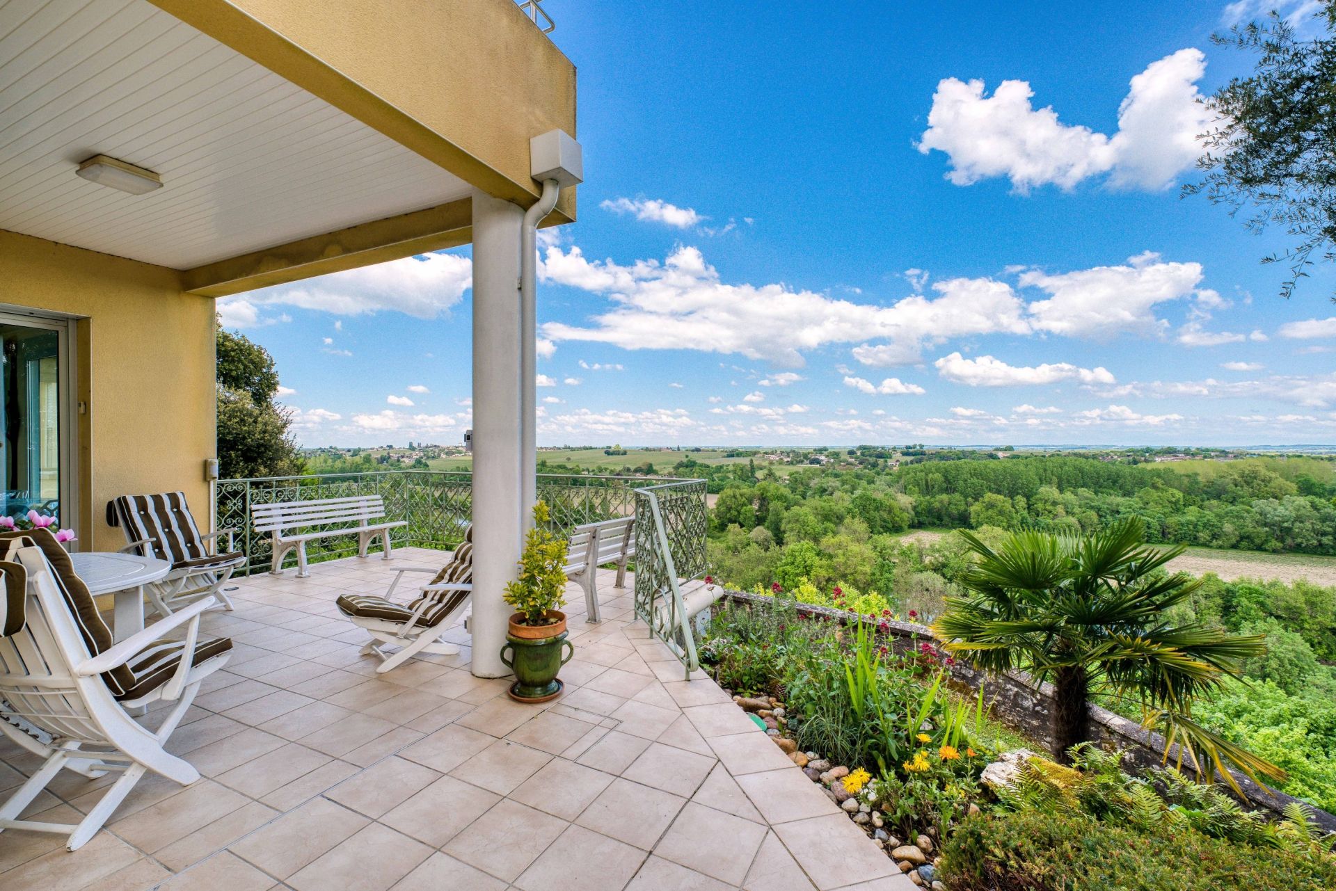 architect's house 7 Rooms for sale on COGNAC (16100)