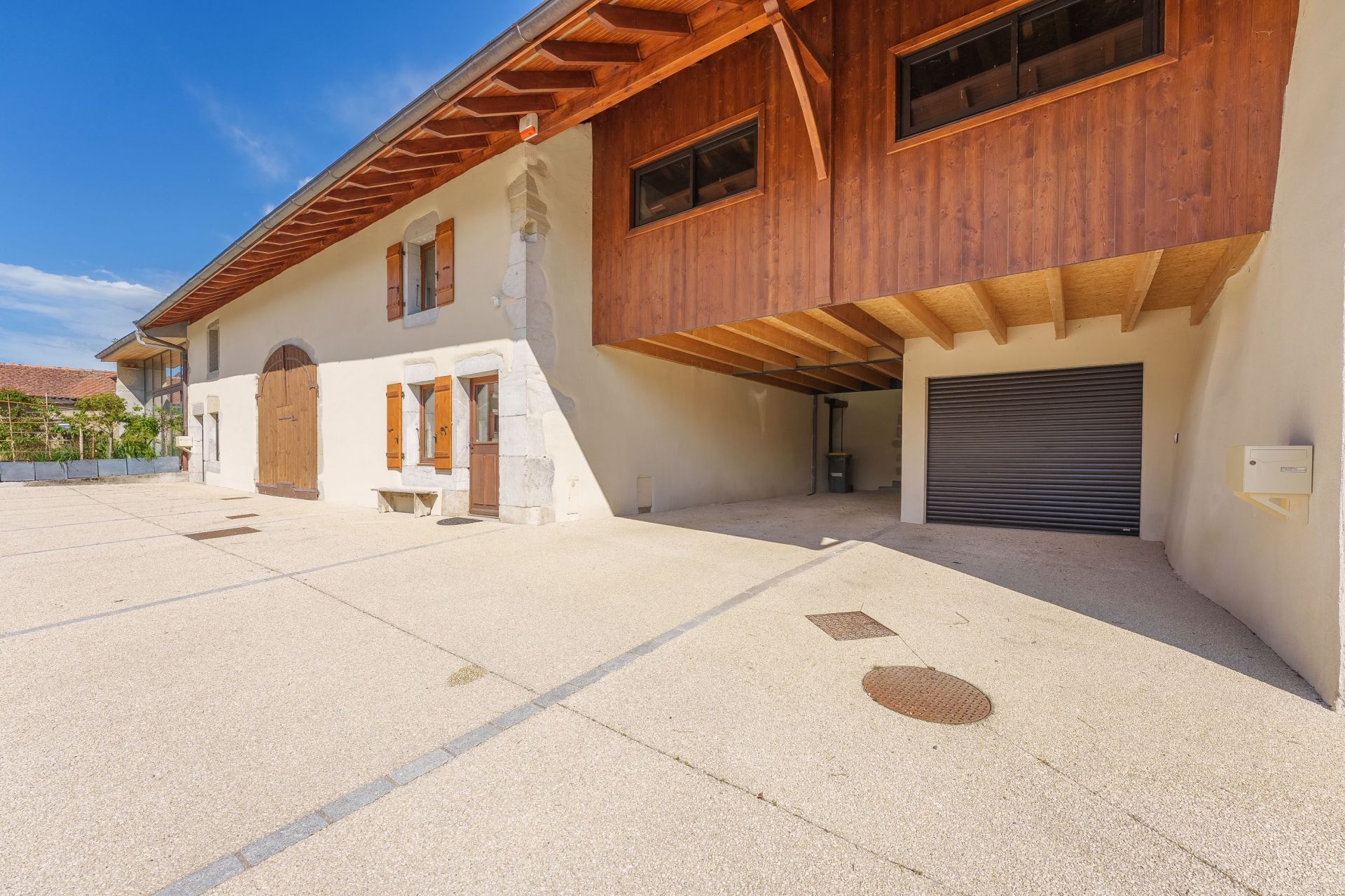 luxury house 12 Rooms for sale on NEYDENS (74160)