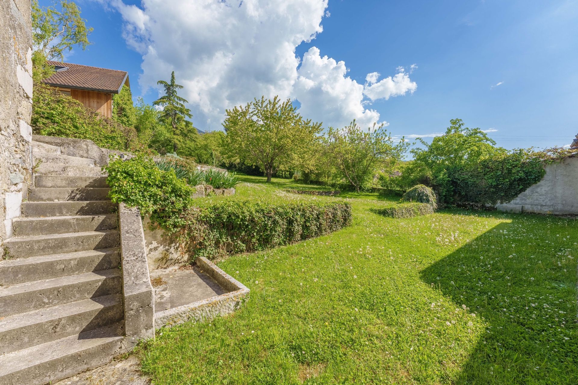 luxury house 12 Rooms for sale on NEYDENS (74160)