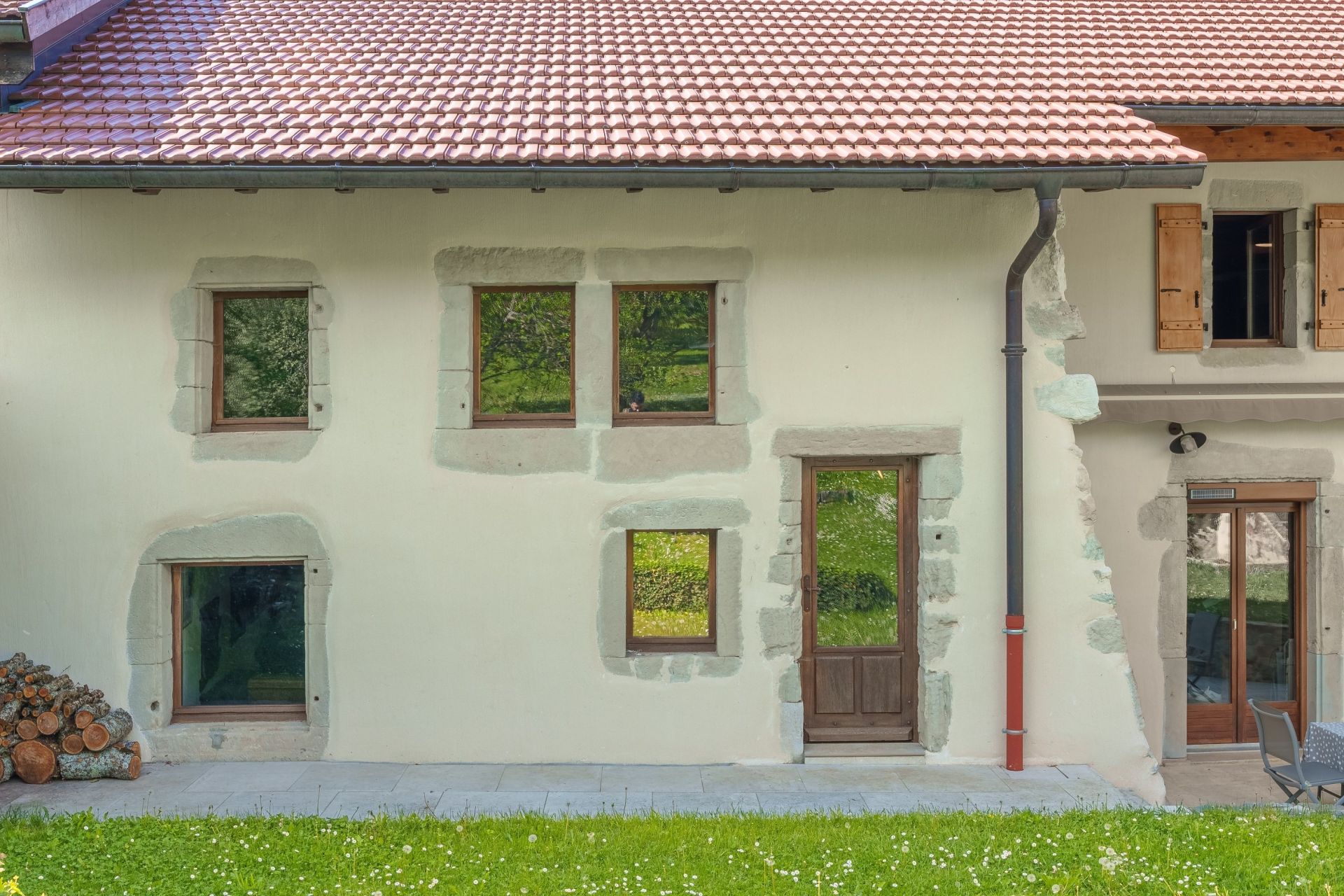 luxury house 12 Rooms for sale on NEYDENS (74160)