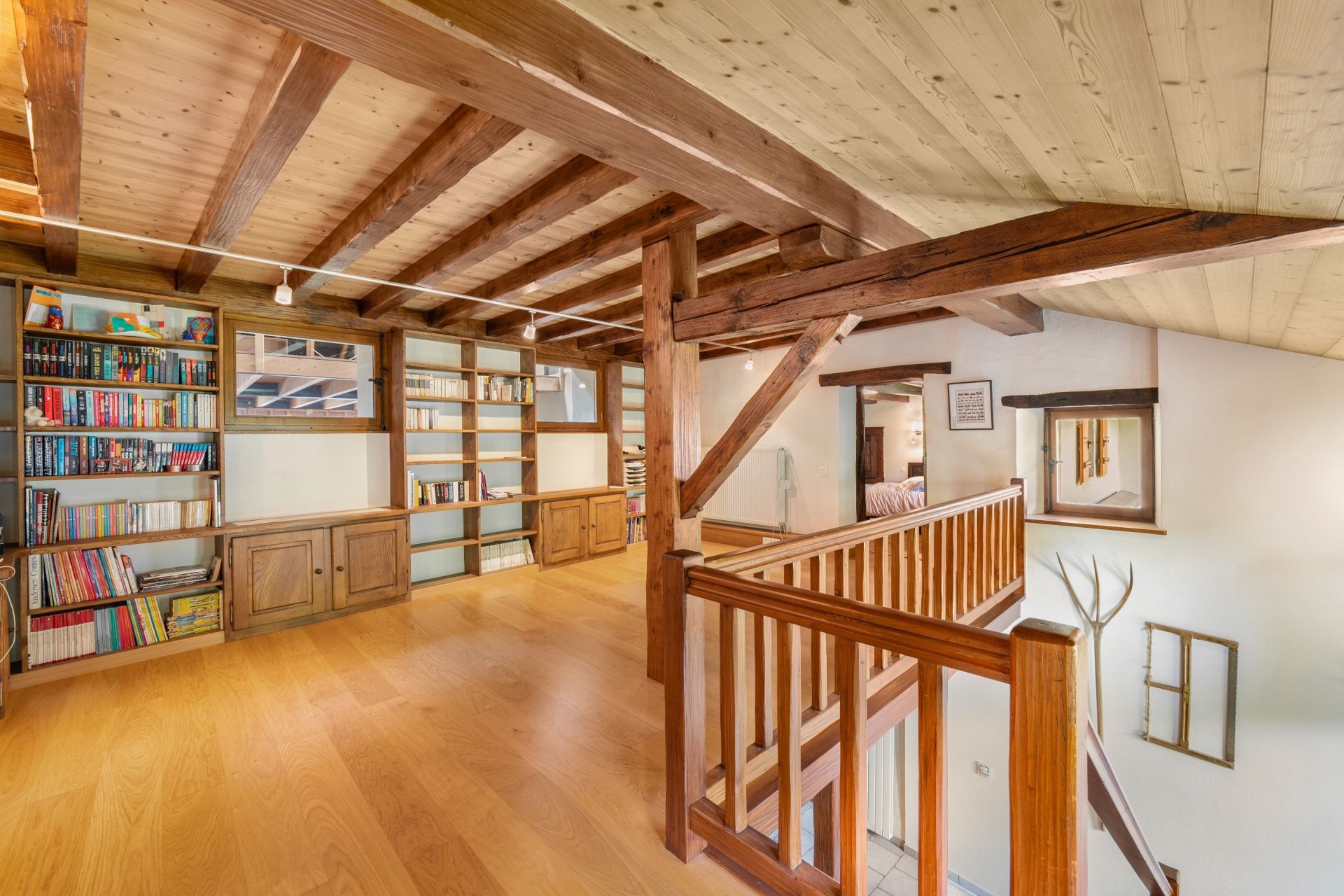 luxury house 12 Rooms for sale on NEYDENS (74160)