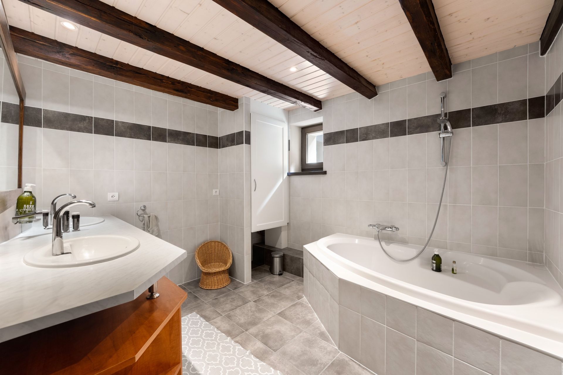 luxury house 12 Rooms for sale on NEYDENS (74160)