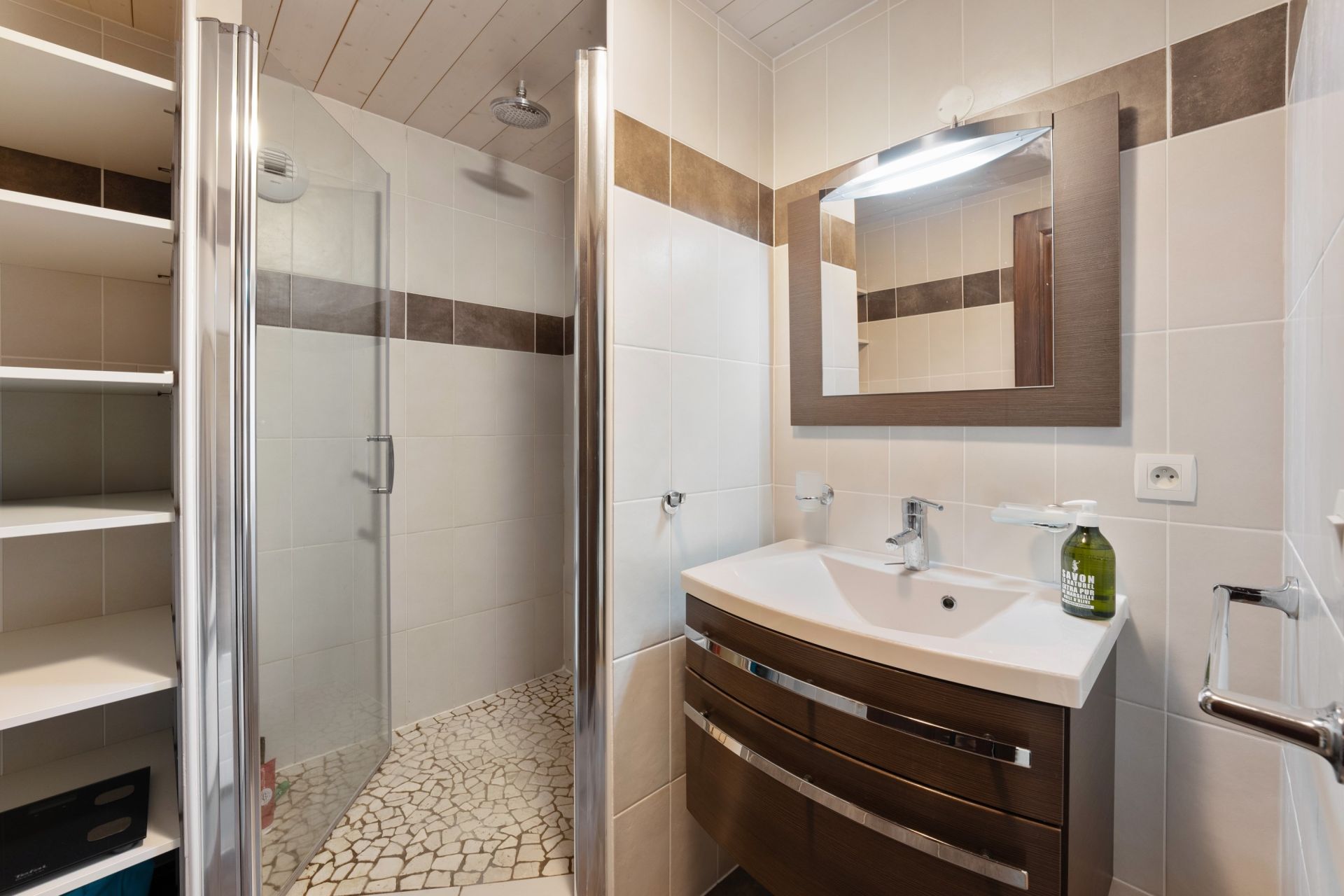 luxury house 12 Rooms for sale on NEYDENS (74160)