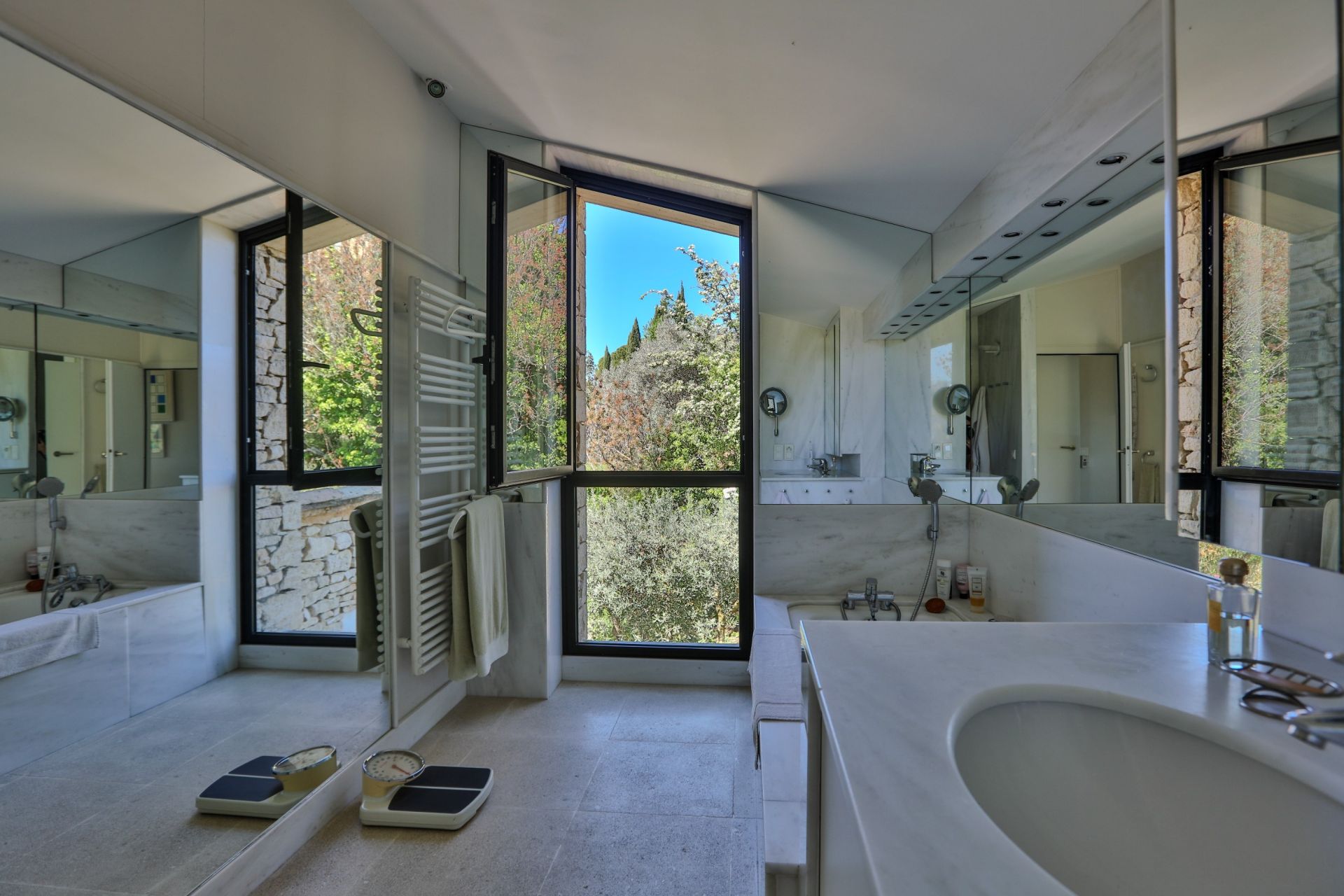 maison de luxe 10 Pièces en vente sur GORDES (84220)