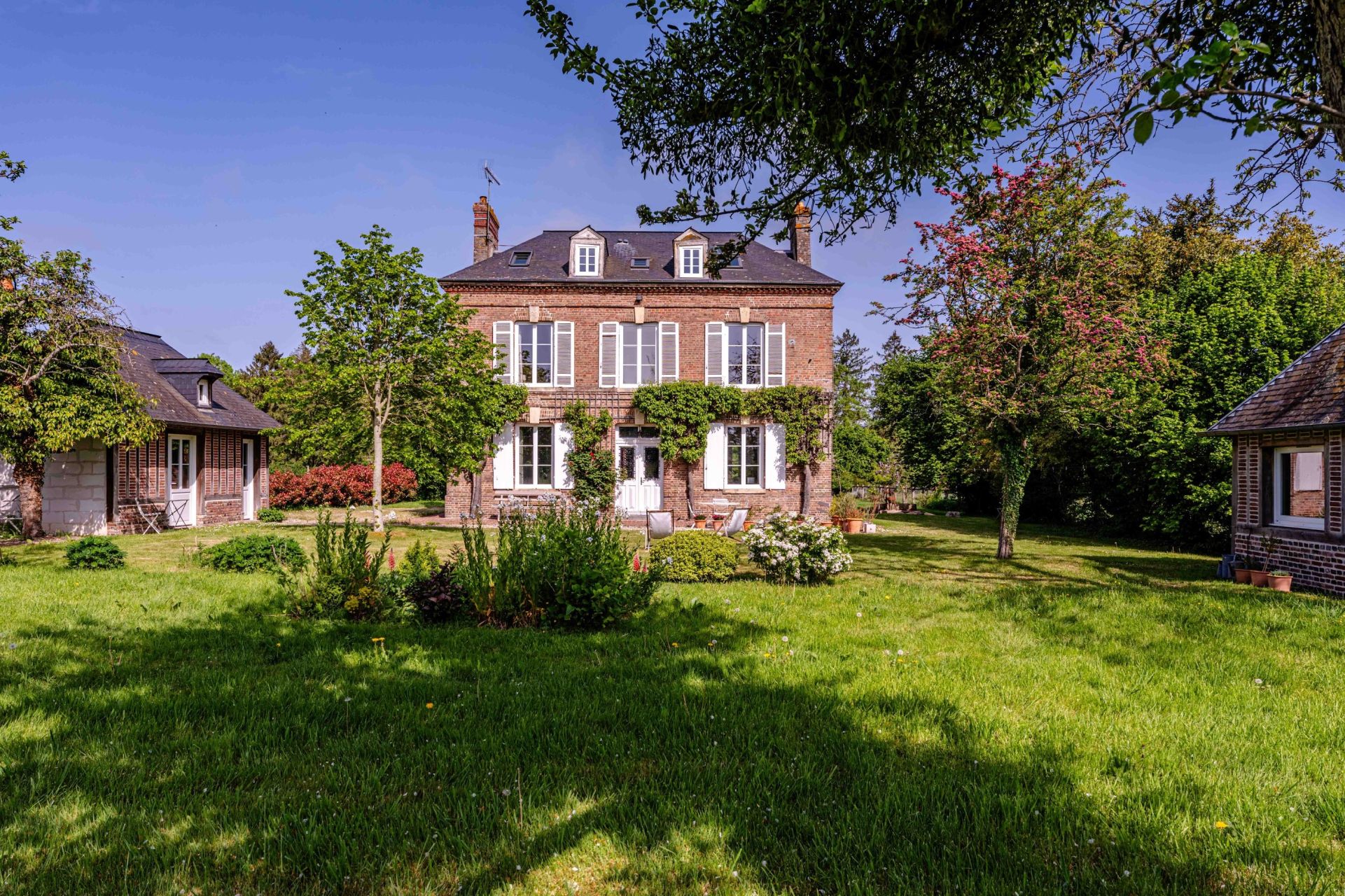 luxury house 9 Rooms for sale on CORMEILLES (27260)