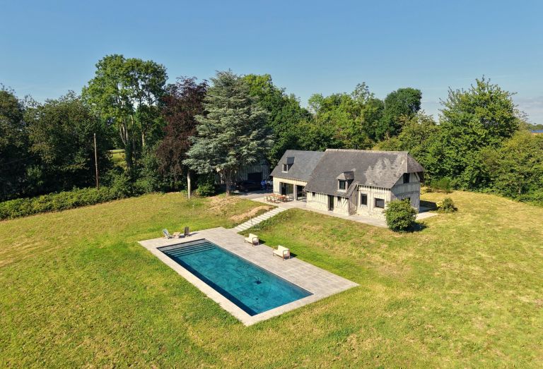 luxury house 6 Rooms for sale on GLANVILLE (14950)