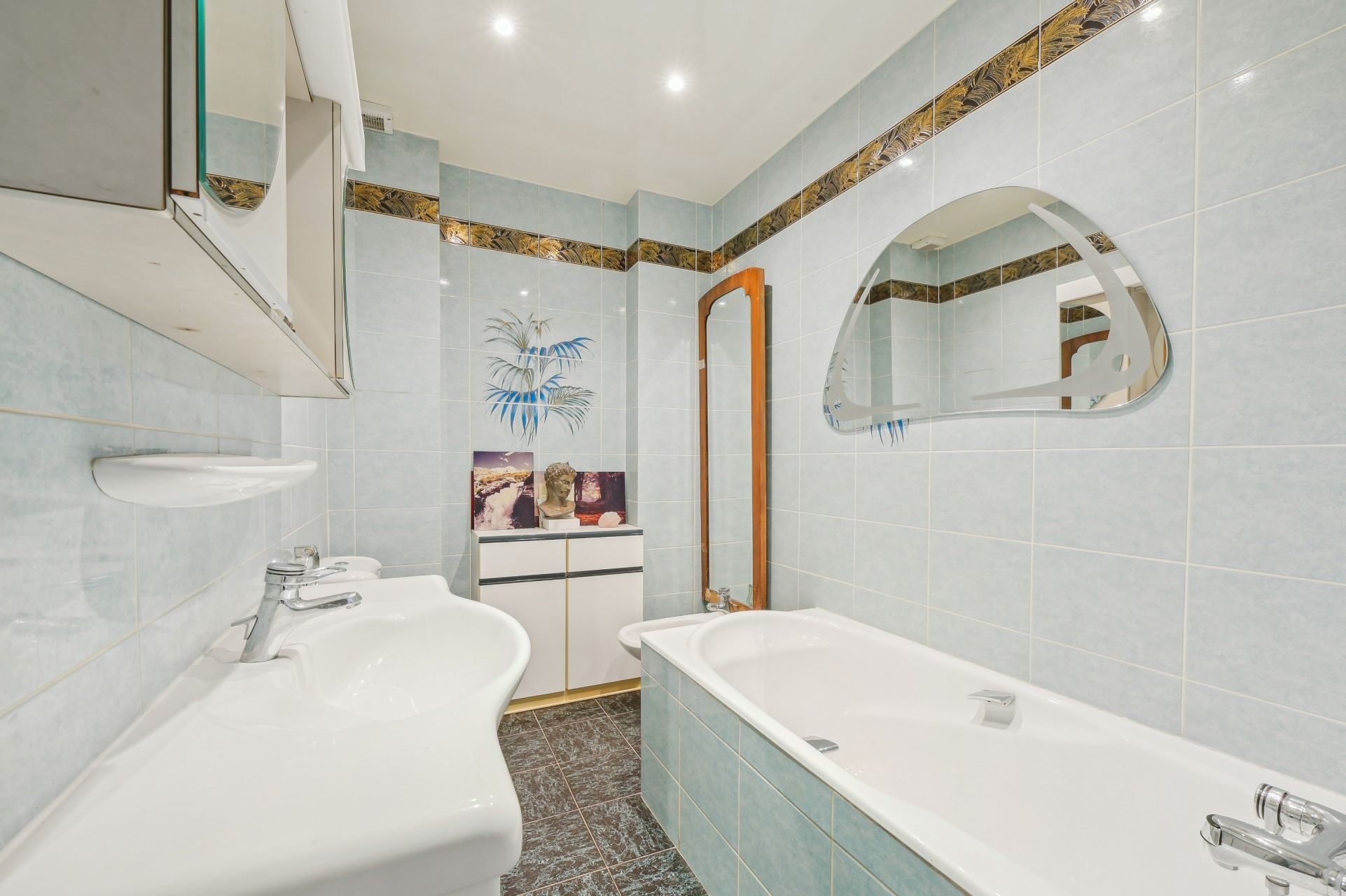 luxury apartment 5 Rooms for sale on PARIS (75017)