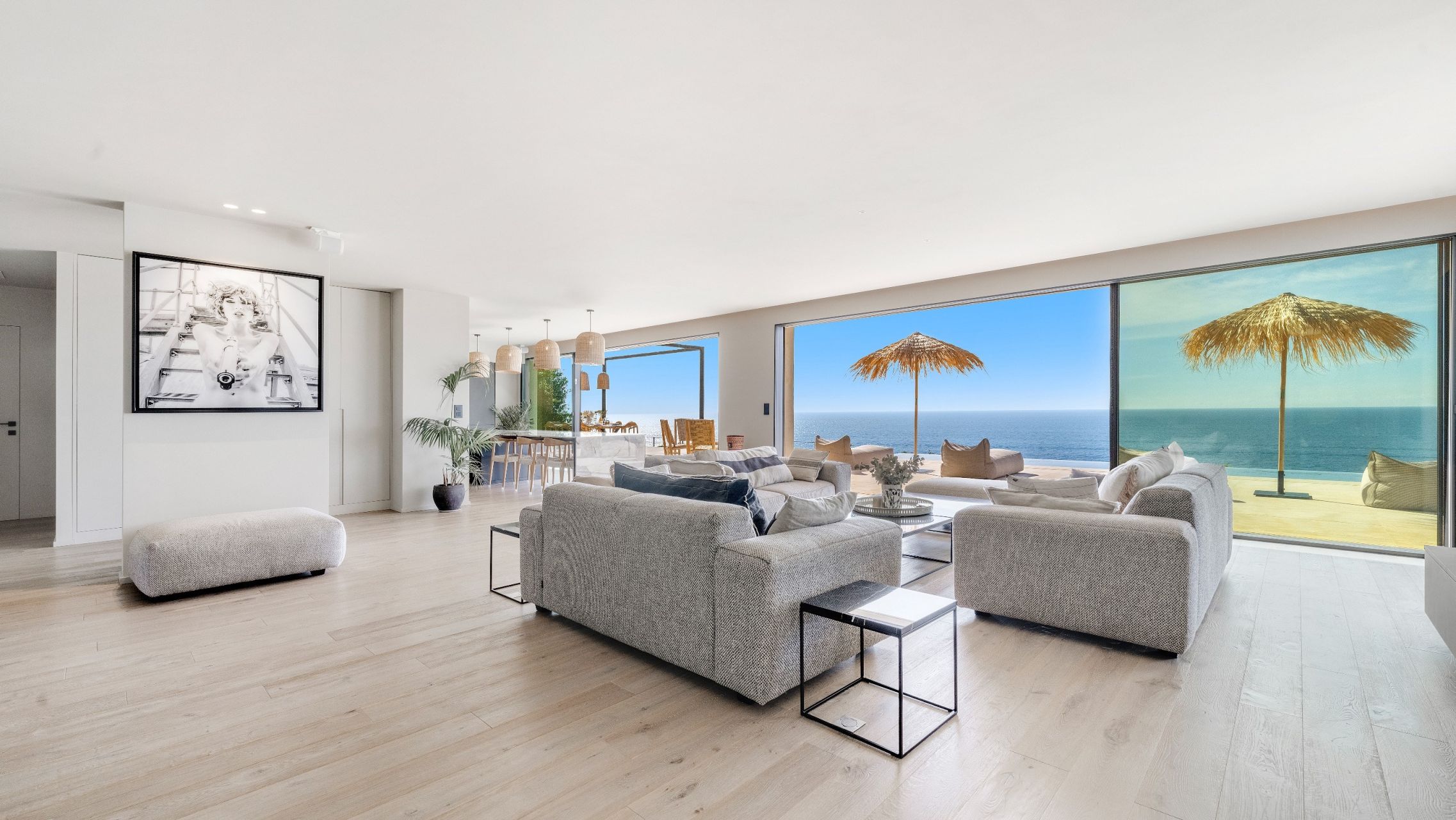 luxury villa 9 Rooms for sale on LES ISSAMBRES (83380)