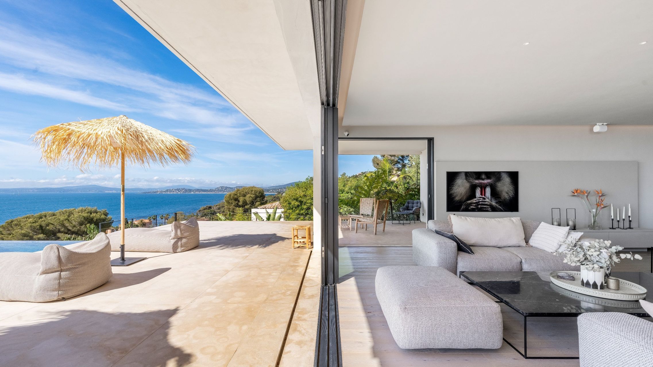 luxury villa 9 Rooms for sale on LES ISSAMBRES (83380)