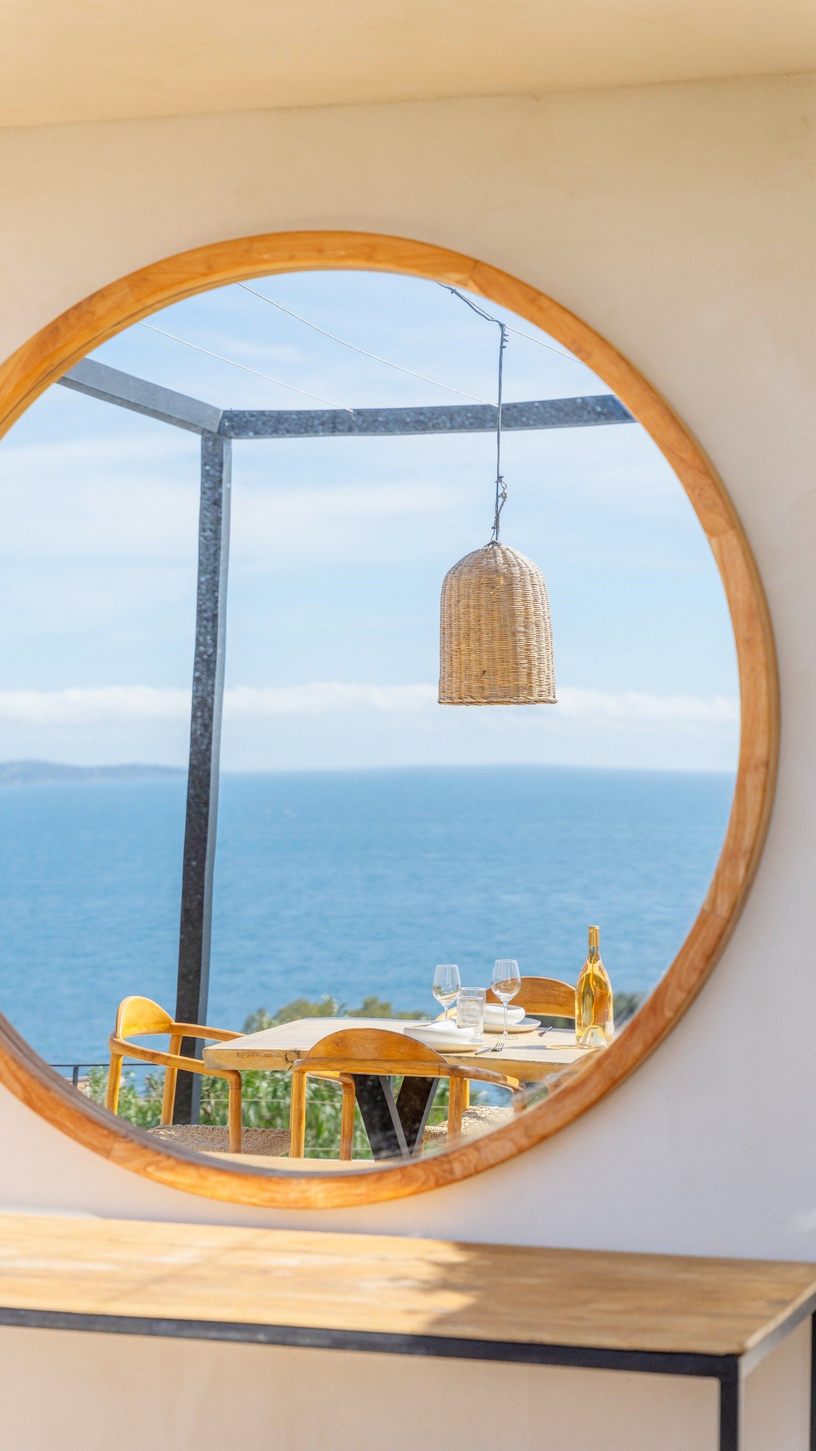 luxury villa 9 Rooms for sale on LES ISSAMBRES (83380)