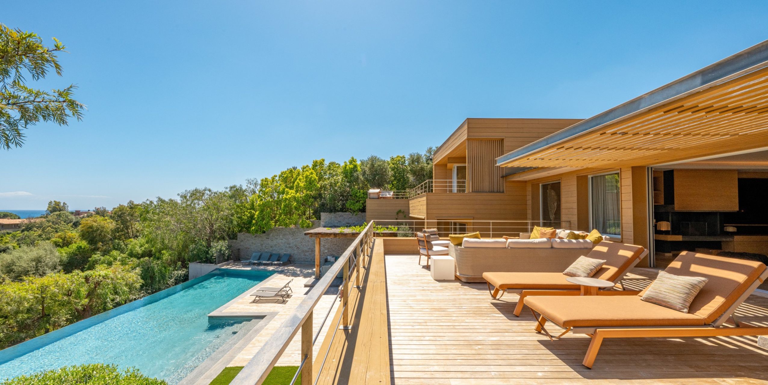 villa de luxe 7 Pièces en location saisonnière sur PORTO VECCHIO (20137)