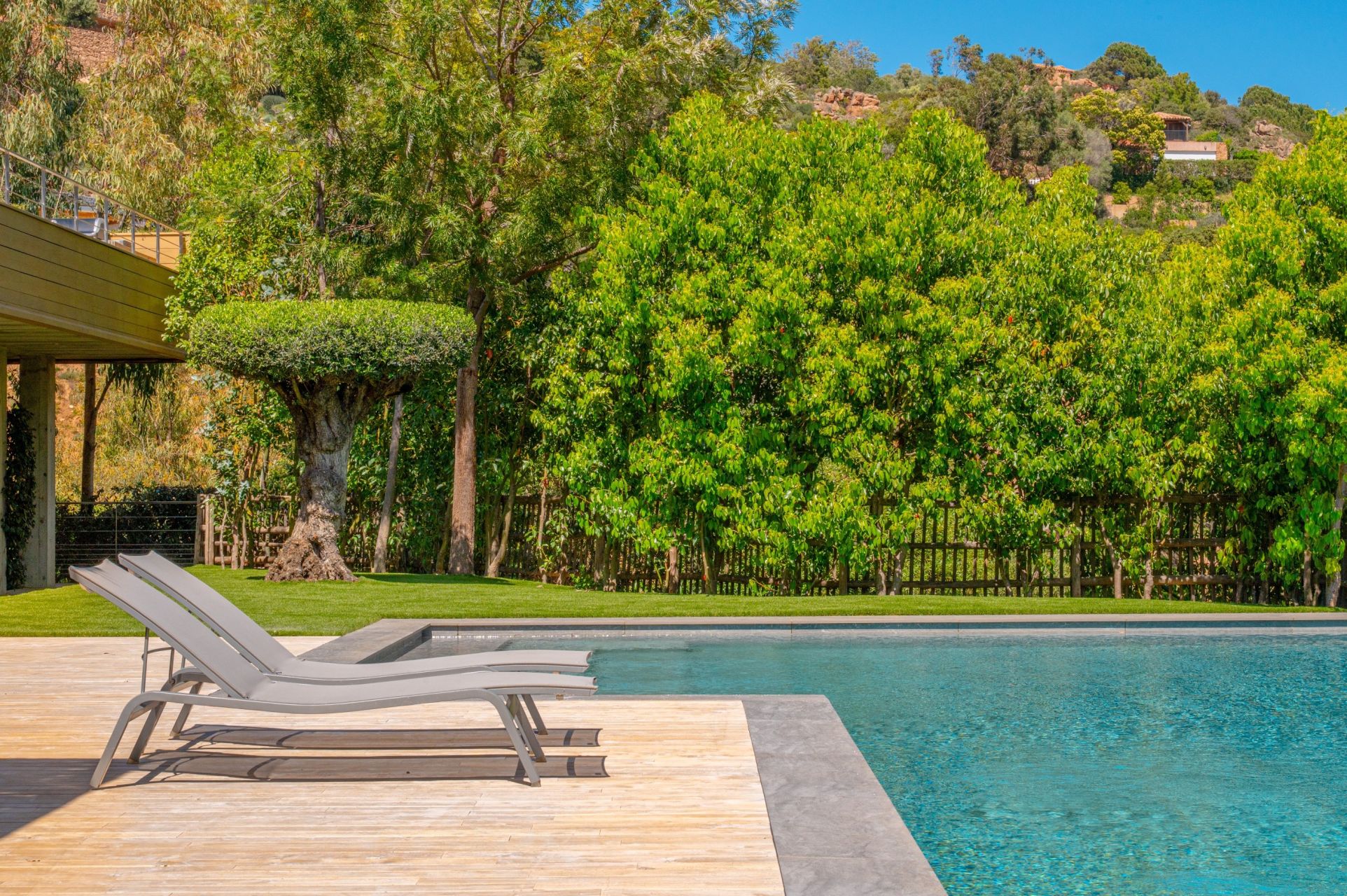 luxury villa 7 Rooms for seasonal rent on PORTO VECCHIO (20137)