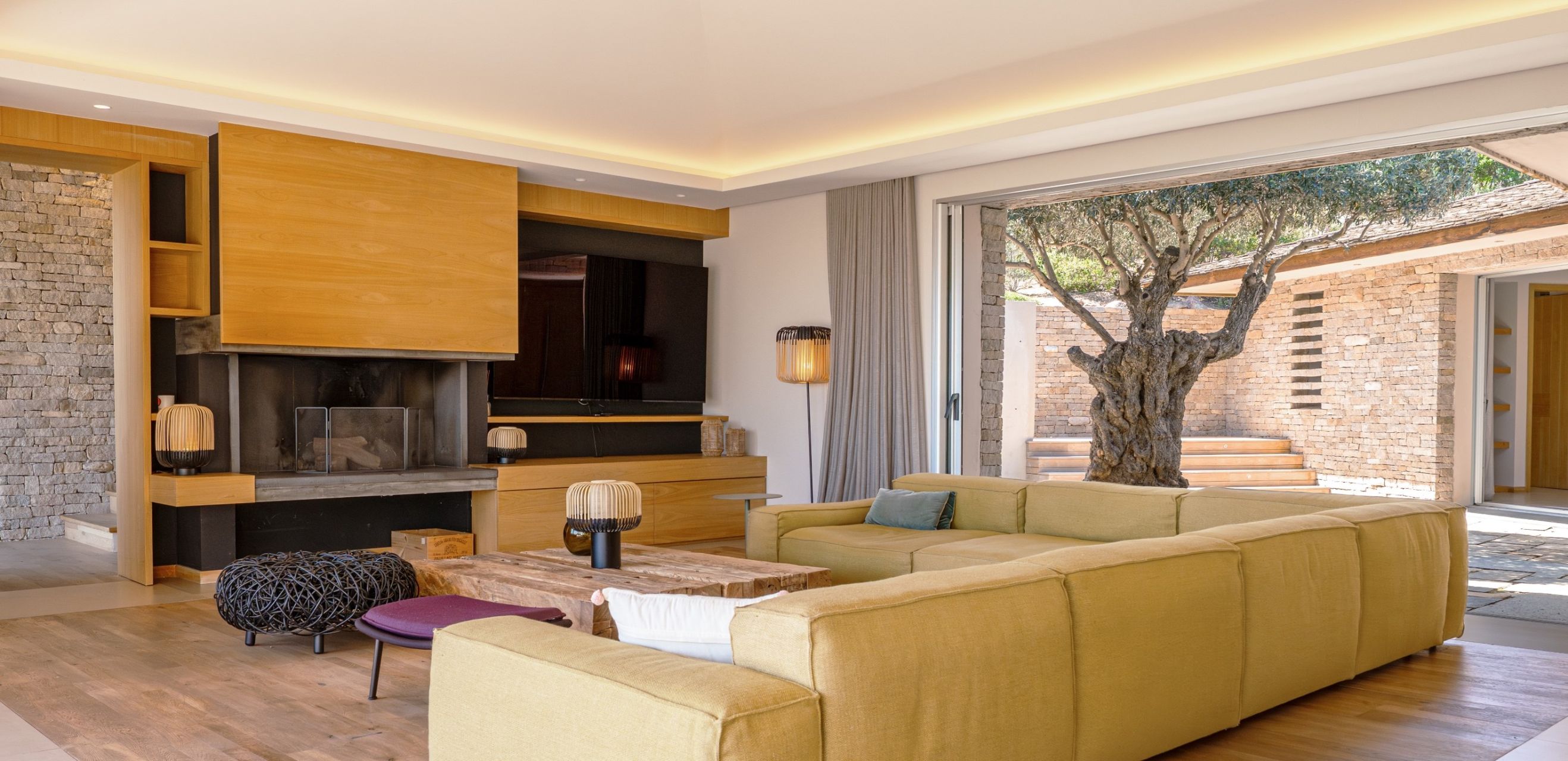 luxury villa 7 Rooms for seasonal rent on PORTO VECCHIO (20137)