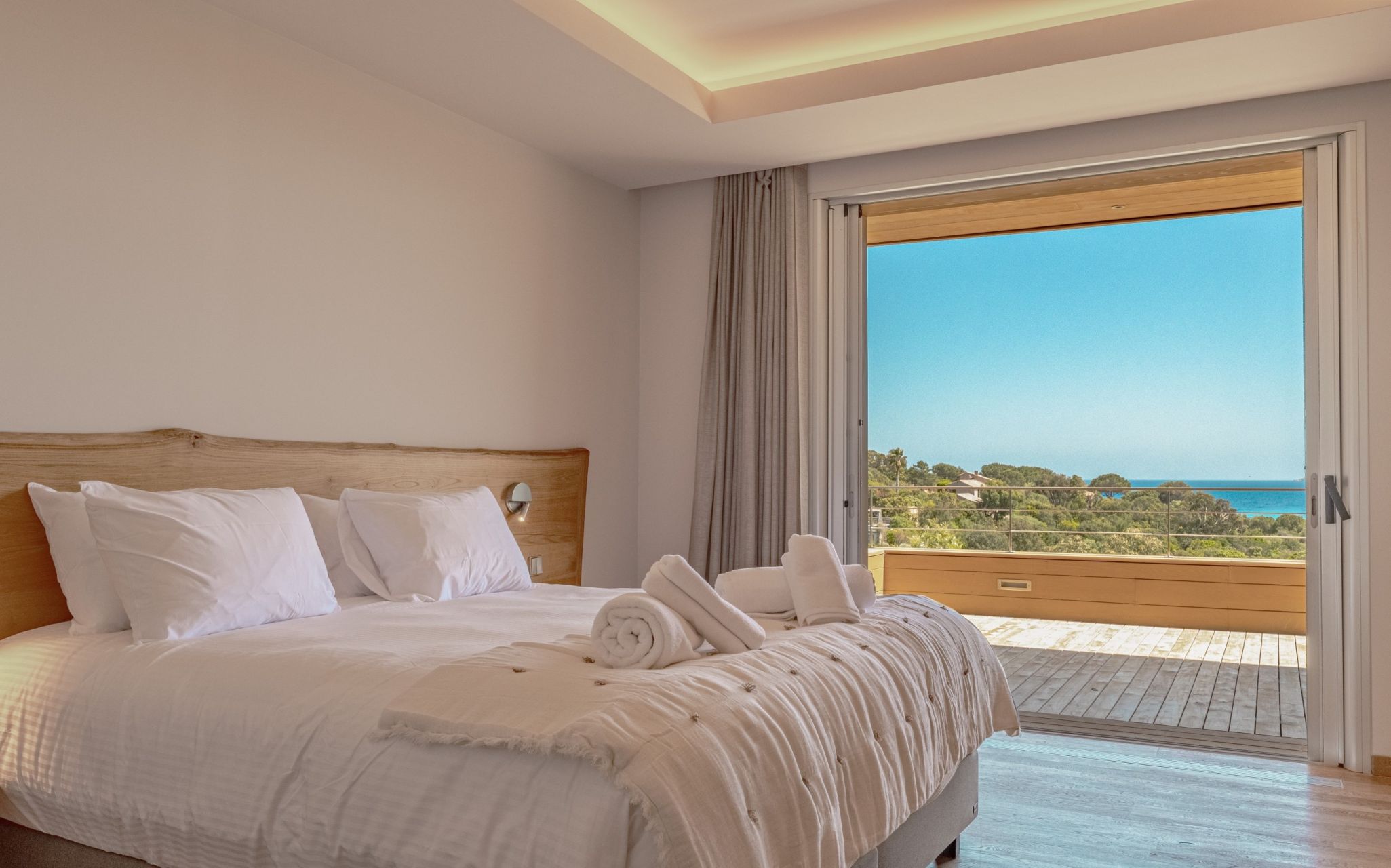 luxury villa 7 Rooms for seasonal rent on PORTO VECCHIO (20137)