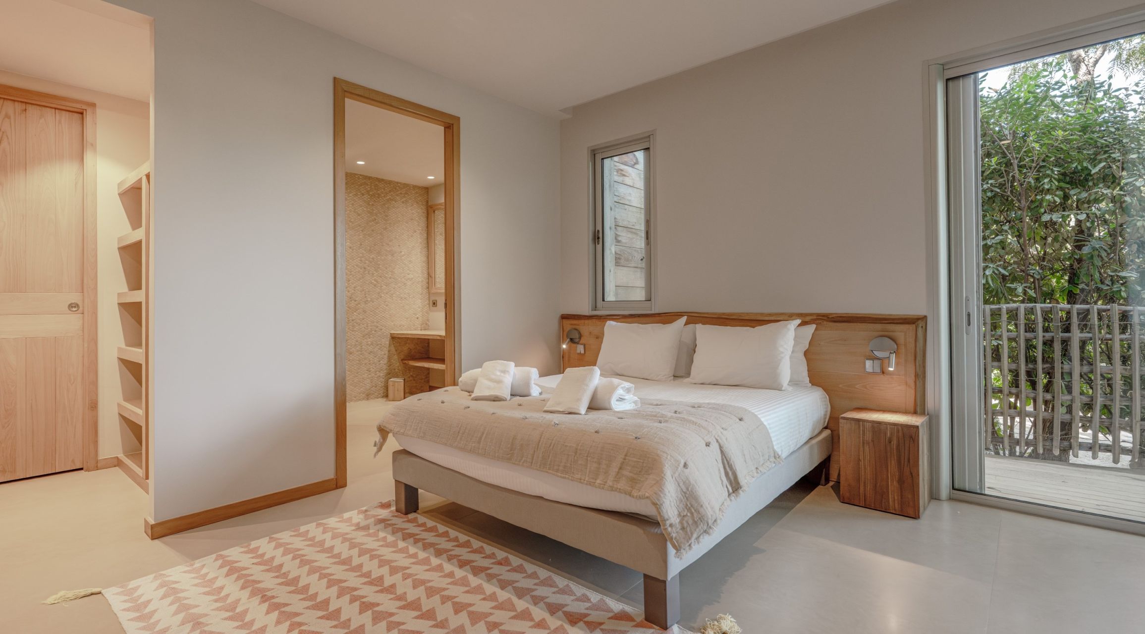villa de luxe 7 Pièces en location saisonnière sur PORTO VECCHIO (20137)