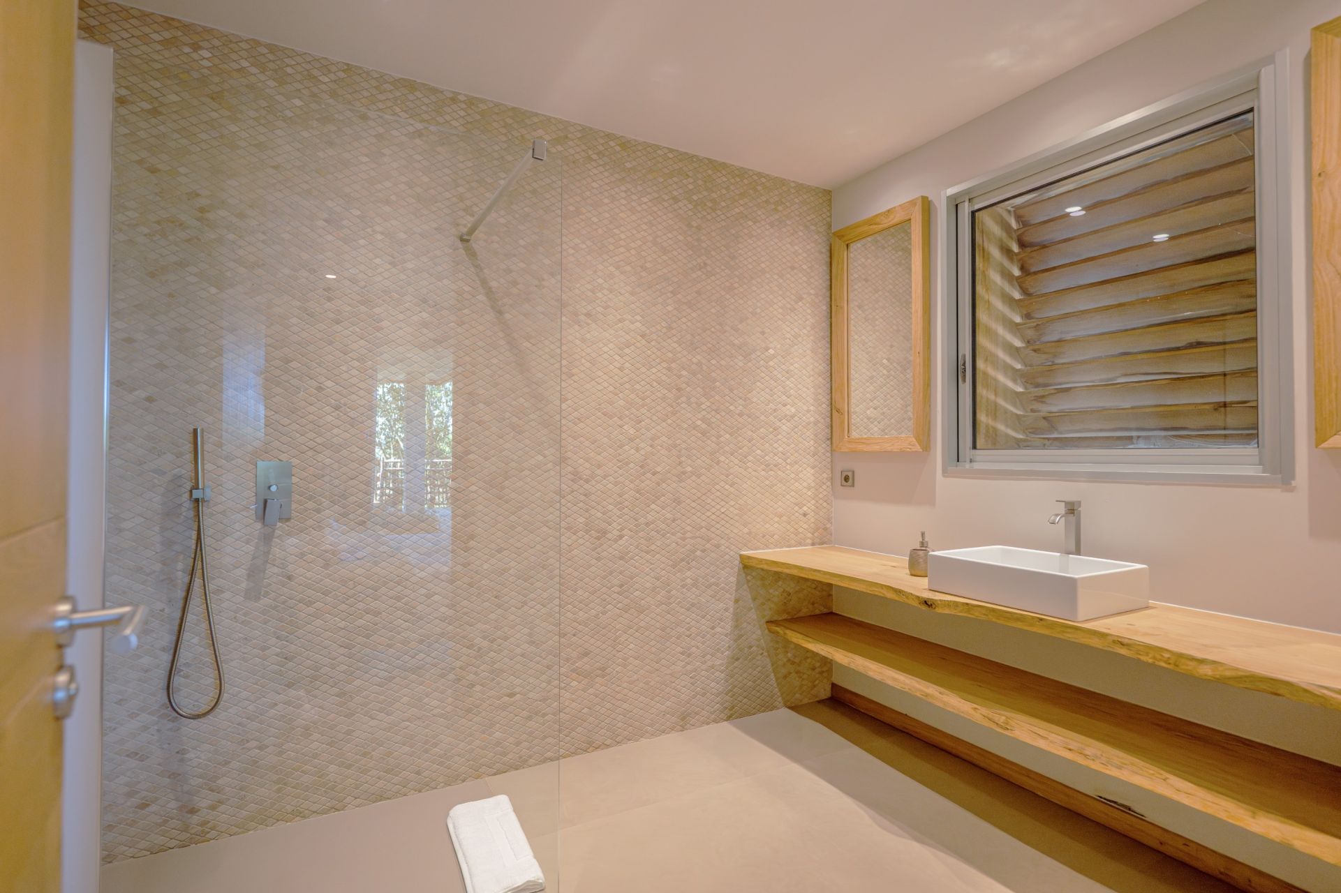 villa de luxe 7 Pièces en location saisonnière sur PORTO VECCHIO (20137)